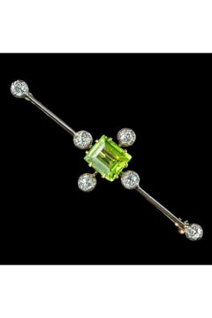 Edwardian Peridot Diamond Bar Brooch in 18 Carat Gold, circa 1901- 1915
