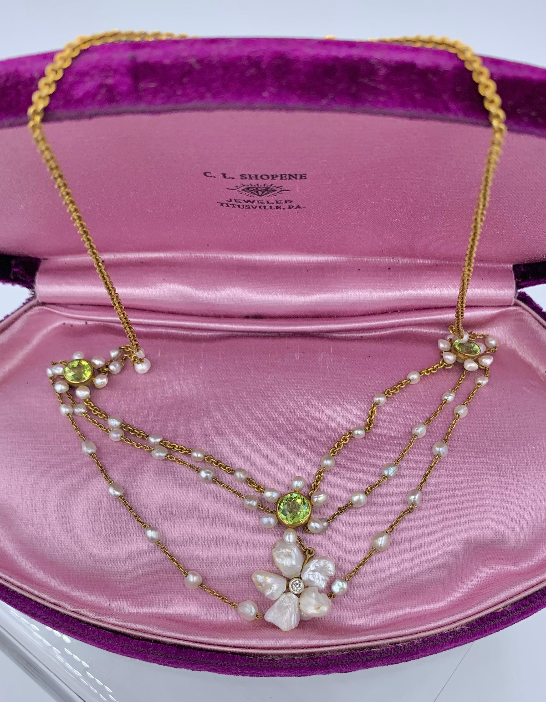 Antike edwardianische Feston-Swag-Halskette aus Gold mit Peridot, Altminen-Diamant und Perle im Zustand „Hervorragend“ im Angebot in New York, NY