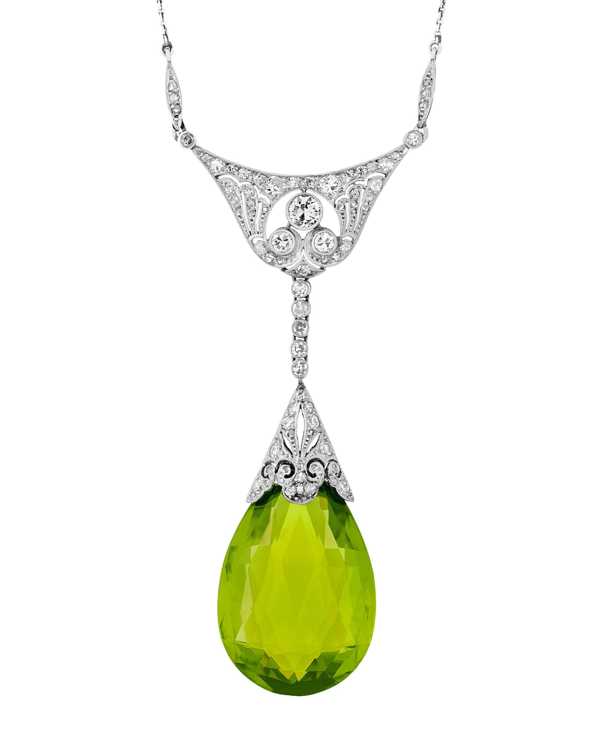 Edwardianischer Peridot-Anhänger, 30,00 Karat (Briolette) im Angebot