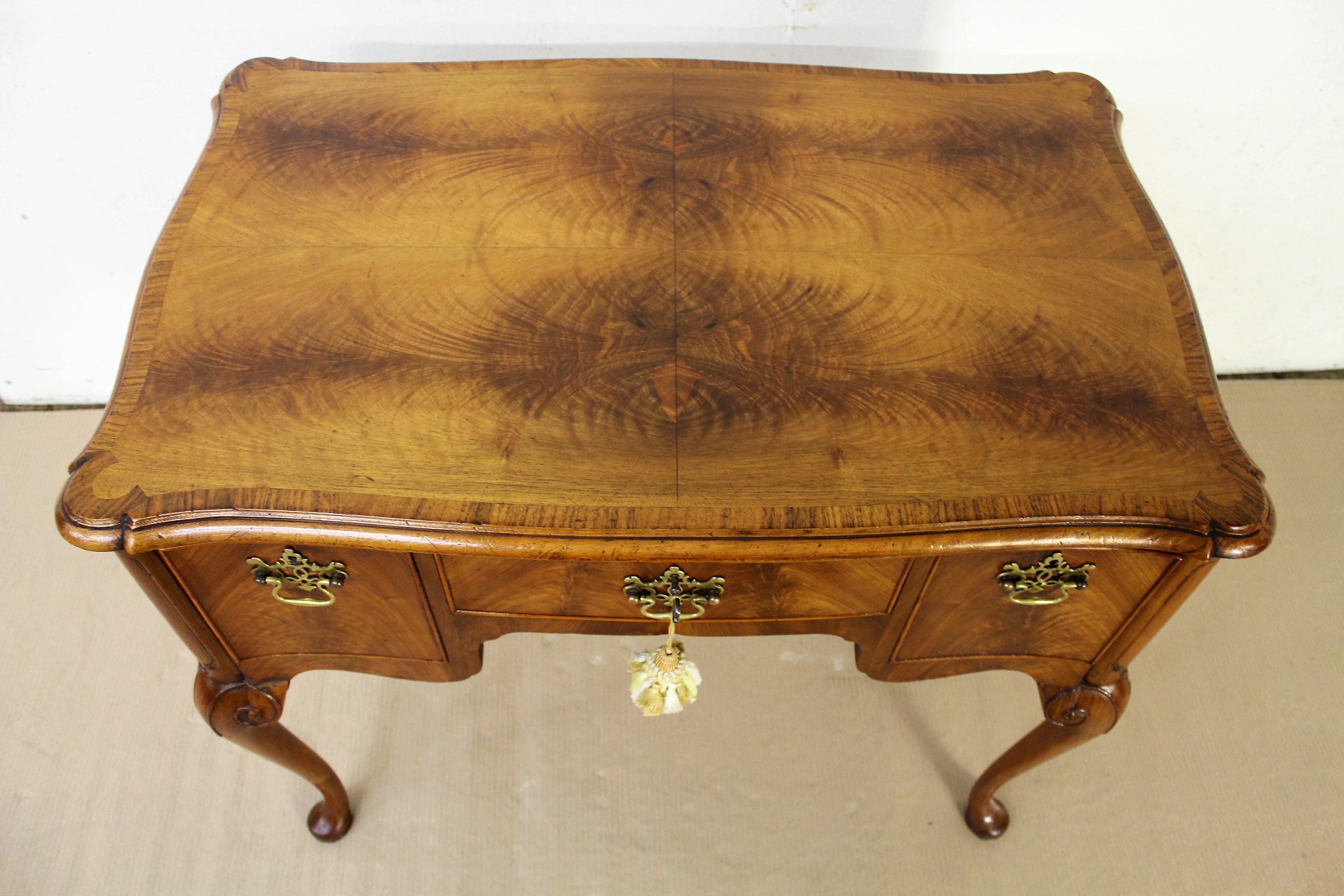 Edwardian Period Burr Walnut Lamp Table For Sale 7