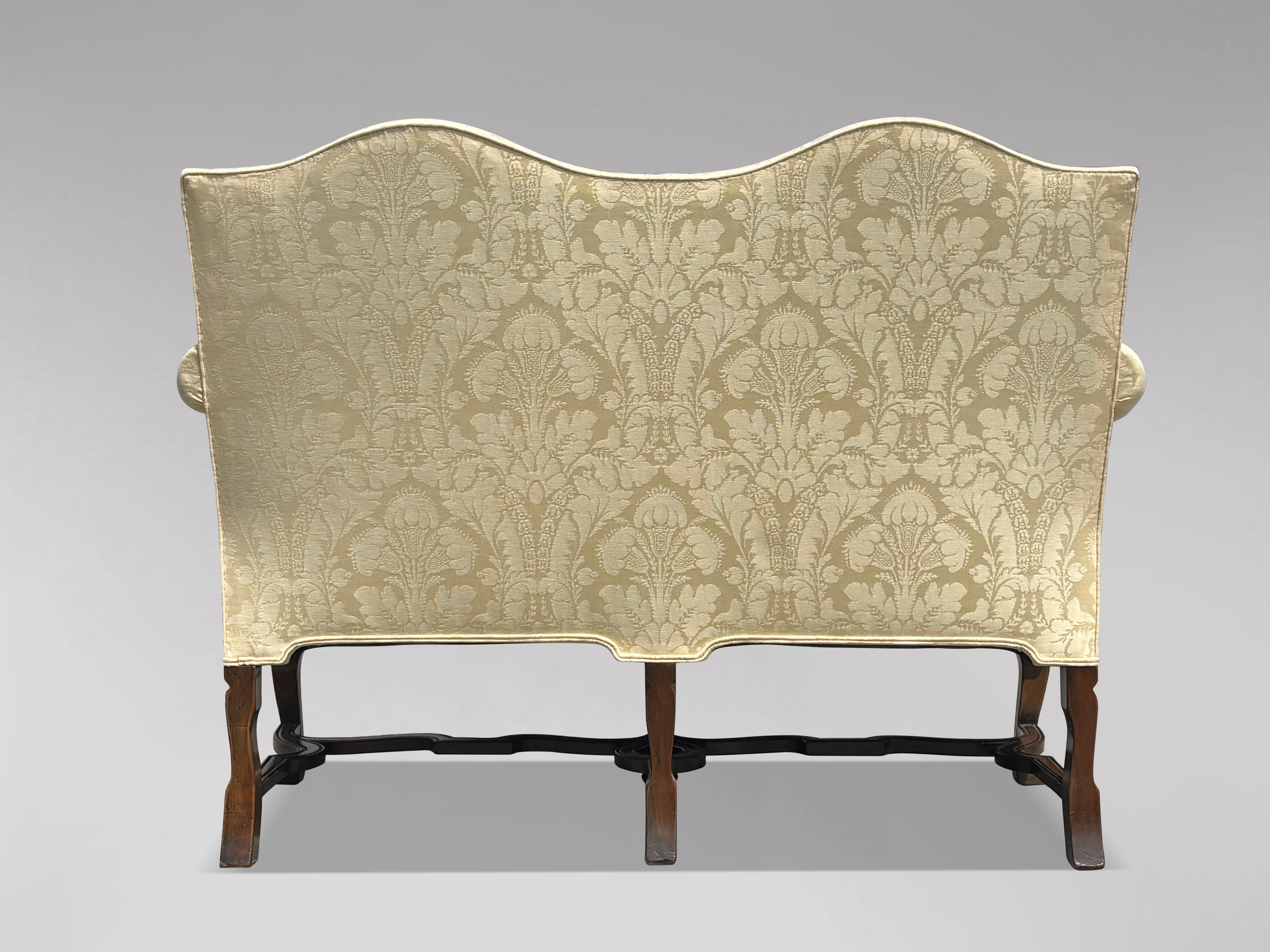 Edwardian Period Carved Walnut Upholstered Settee of the Queen Anne Style In Good Condition For Sale In Petworth,West Sussex, GB
