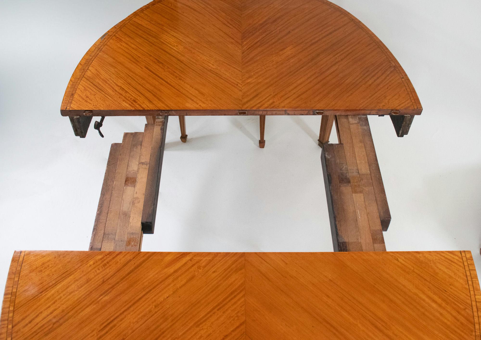 Ensemble de salle à manger anglais d'époque édouardienne d'inspiration Hepplewhite en bois de citronnier en vente 12