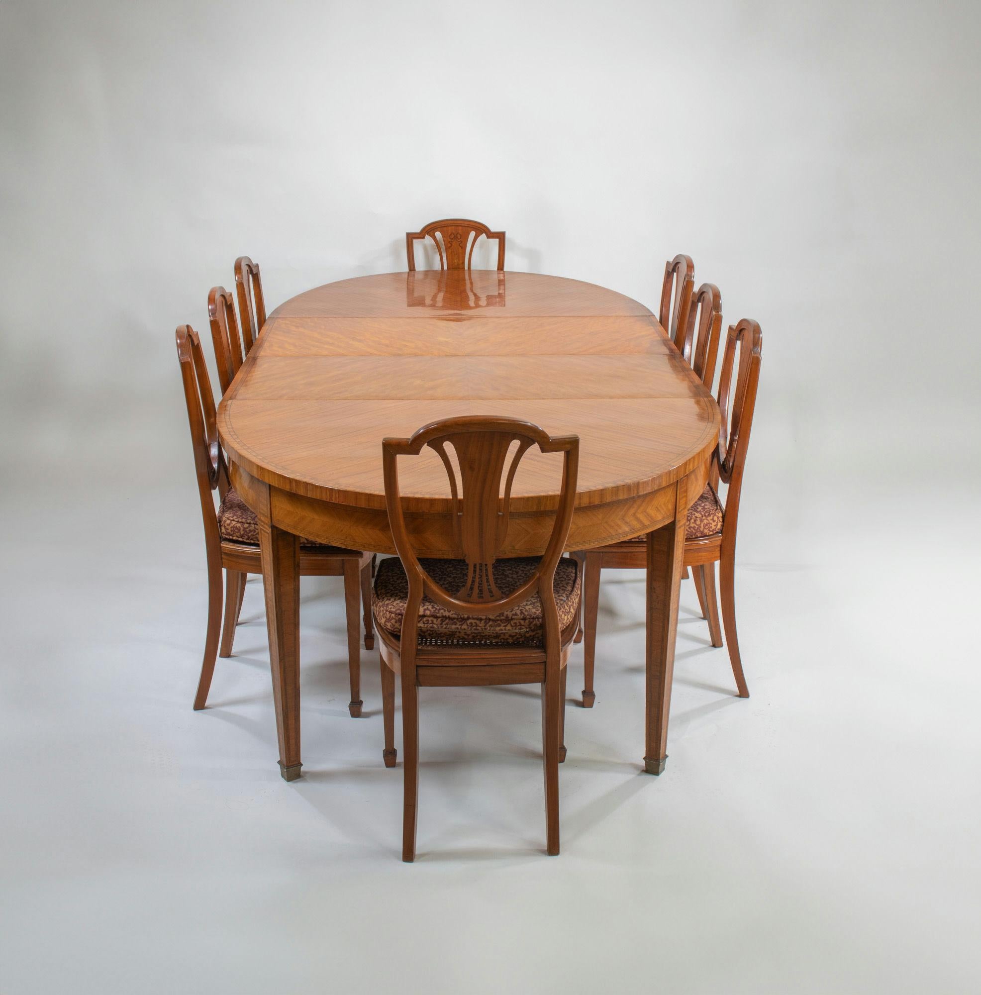 Anglais Ensemble de salle à manger anglais d'époque édouardienne d'inspiration Hepplewhite en bois de citronnier en vente