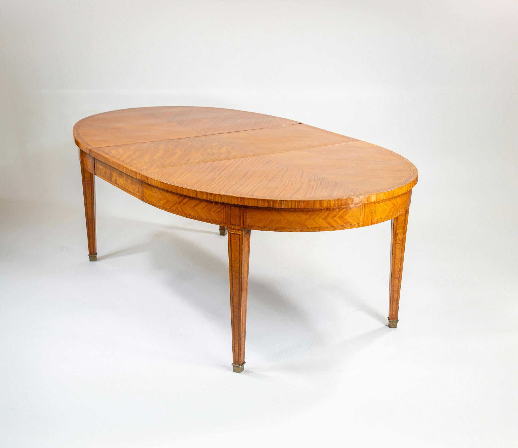 Ensemble de salle à manger anglais d'époque édouardienne d'inspiration Hepplewhite en bois de citronnier Bon état - En vente à Chicago, IL