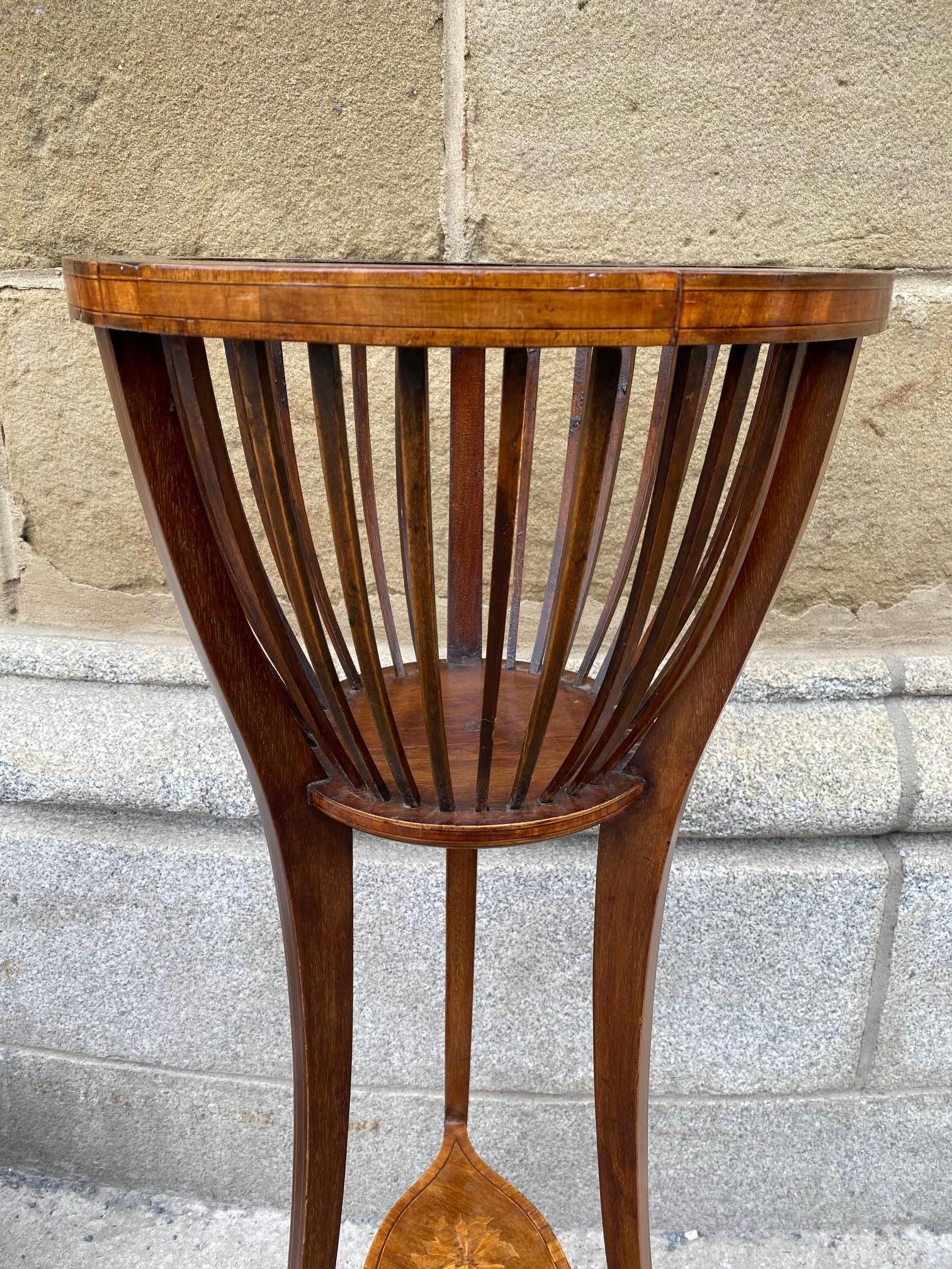 Edwardian Period Mahogany Planter  For Sale 5