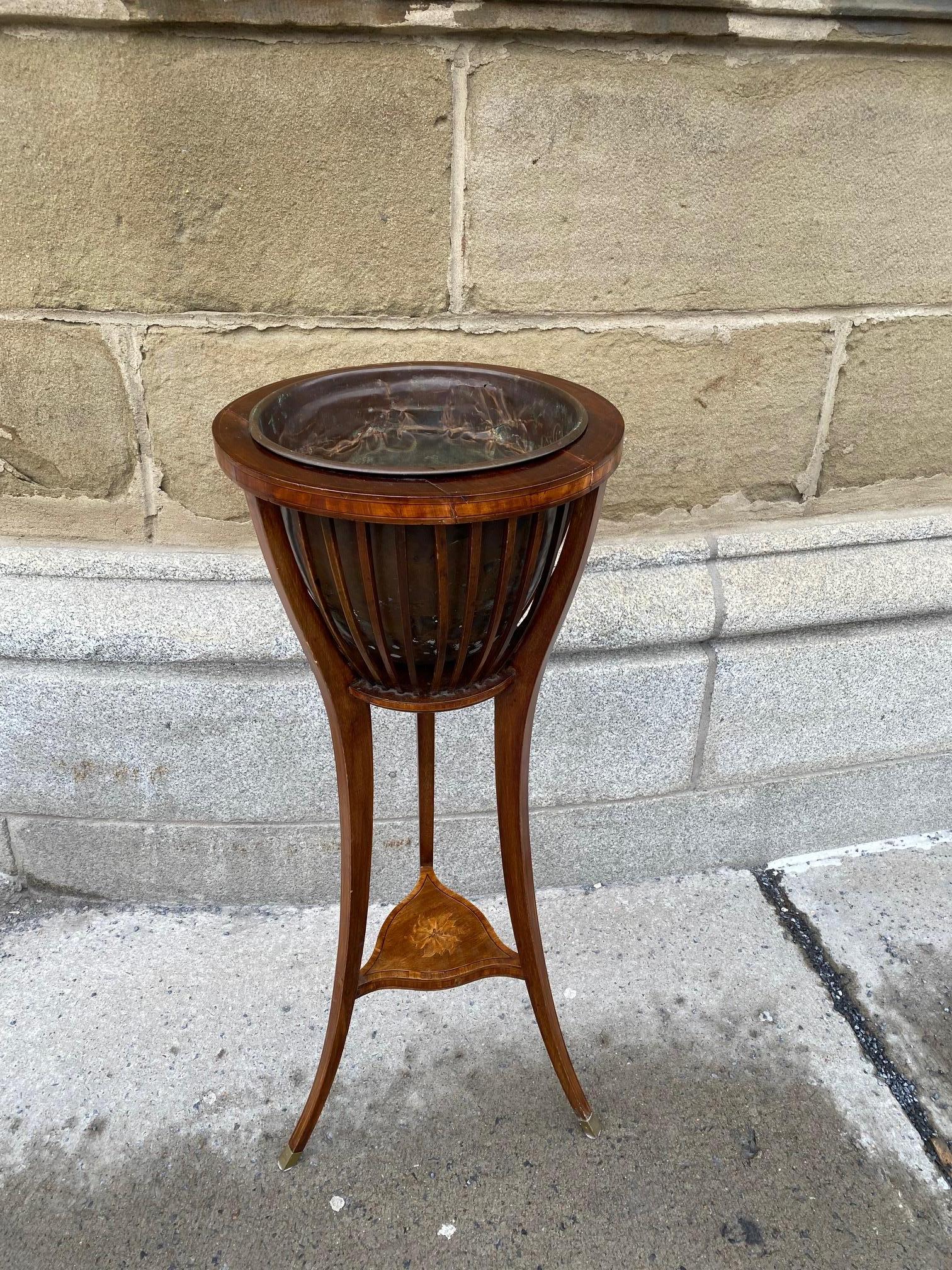 Edwardian period mahogany planter inlaid with boxwood string inlay and copper liner.
England c.1890

