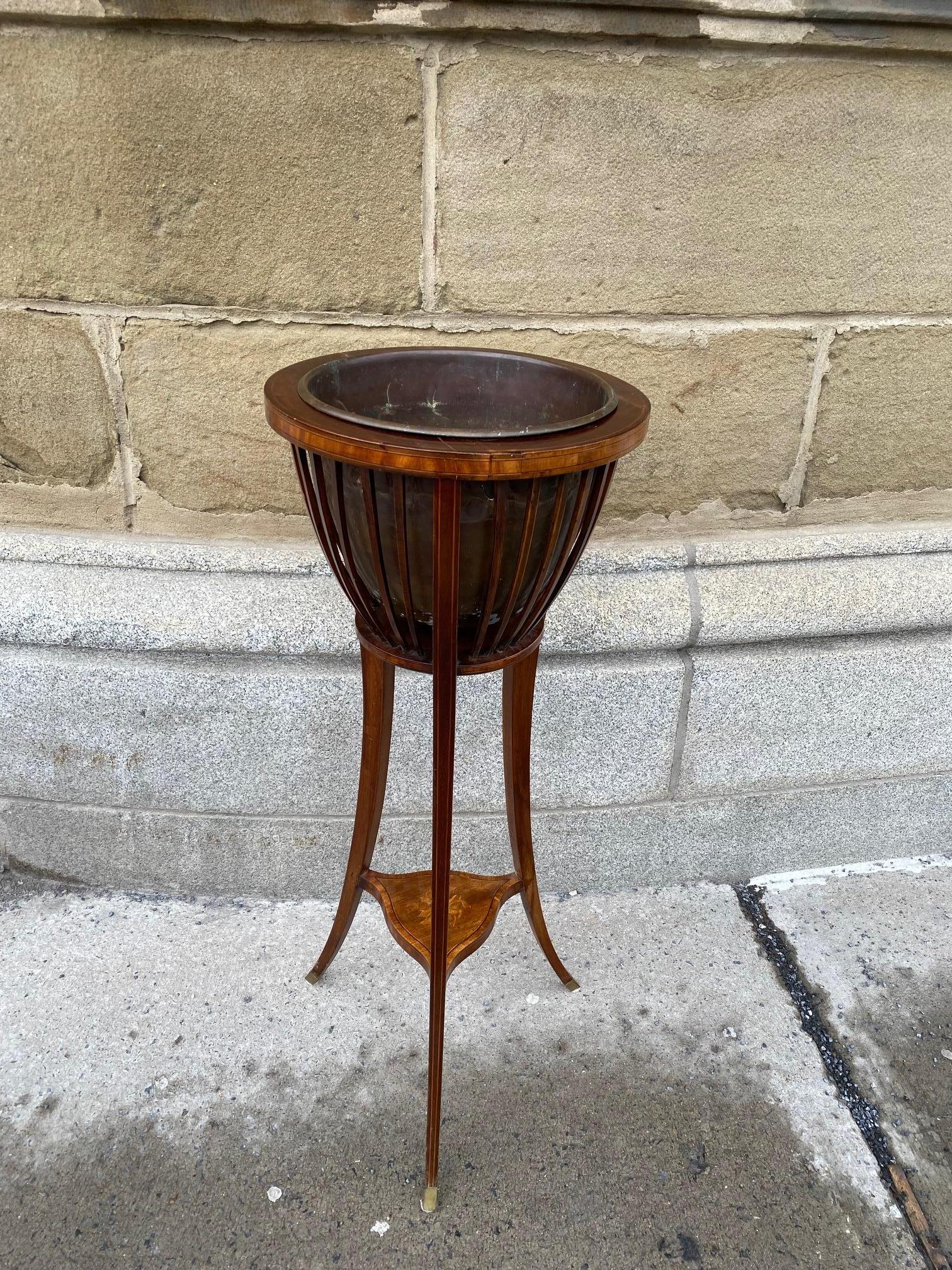 British Edwardian Period Mahogany Planter  For Sale