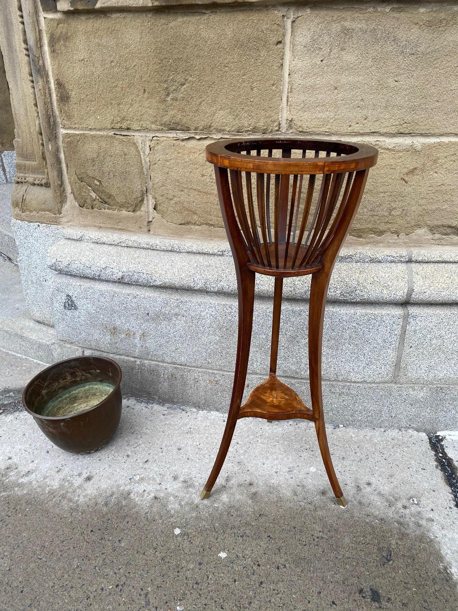 Edwardian Period Mahogany Planter  For Sale 4