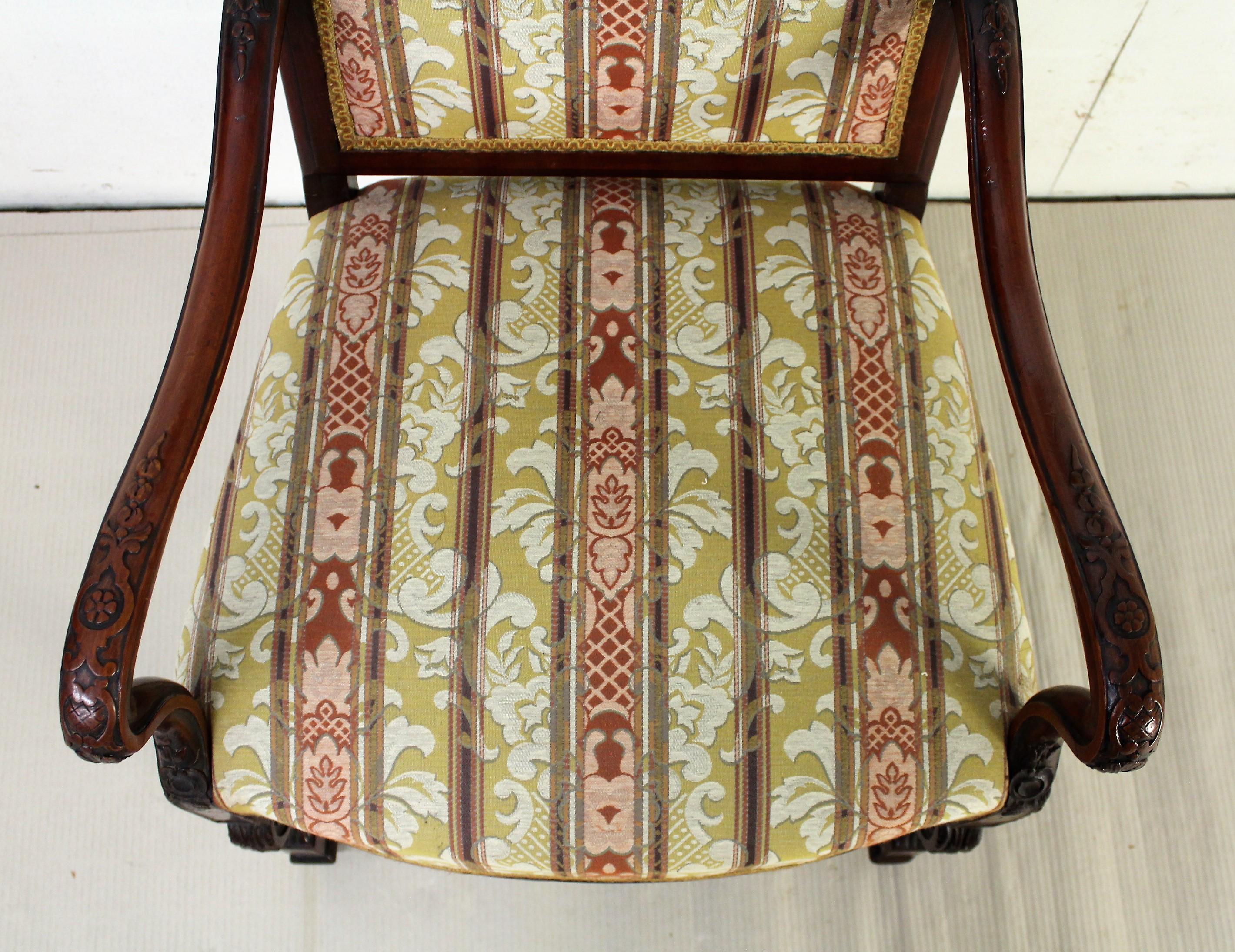 Edwardian Period Pair of Carved Mahogany Upholstered Armchairs In Good Condition In Poling, West Sussex