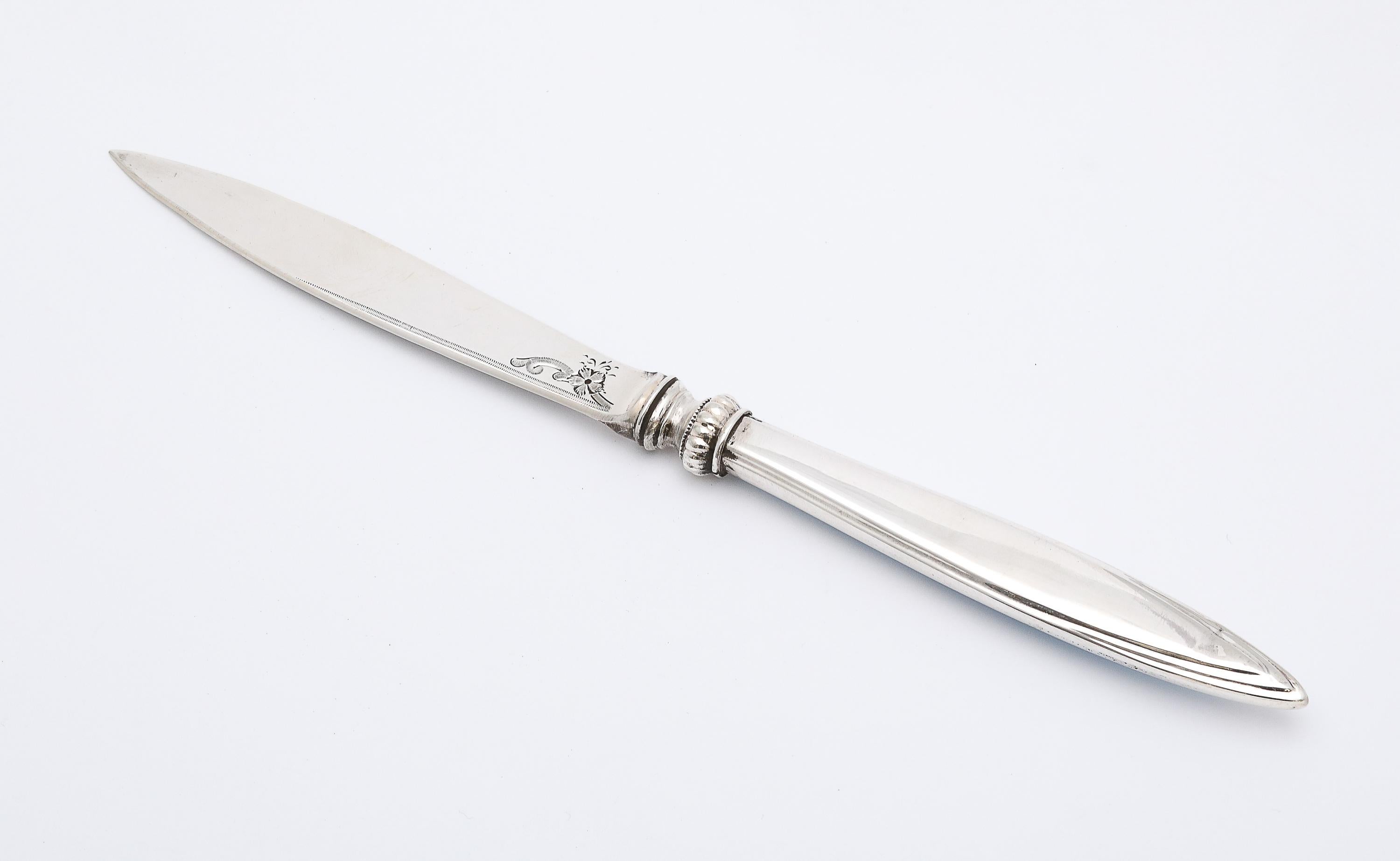 Brieföffner aus Sterlingsilber und blauer Guilloche-Emaille aus der Edwardianischen Periode im Zustand „Gut“ im Angebot in New York, NY
