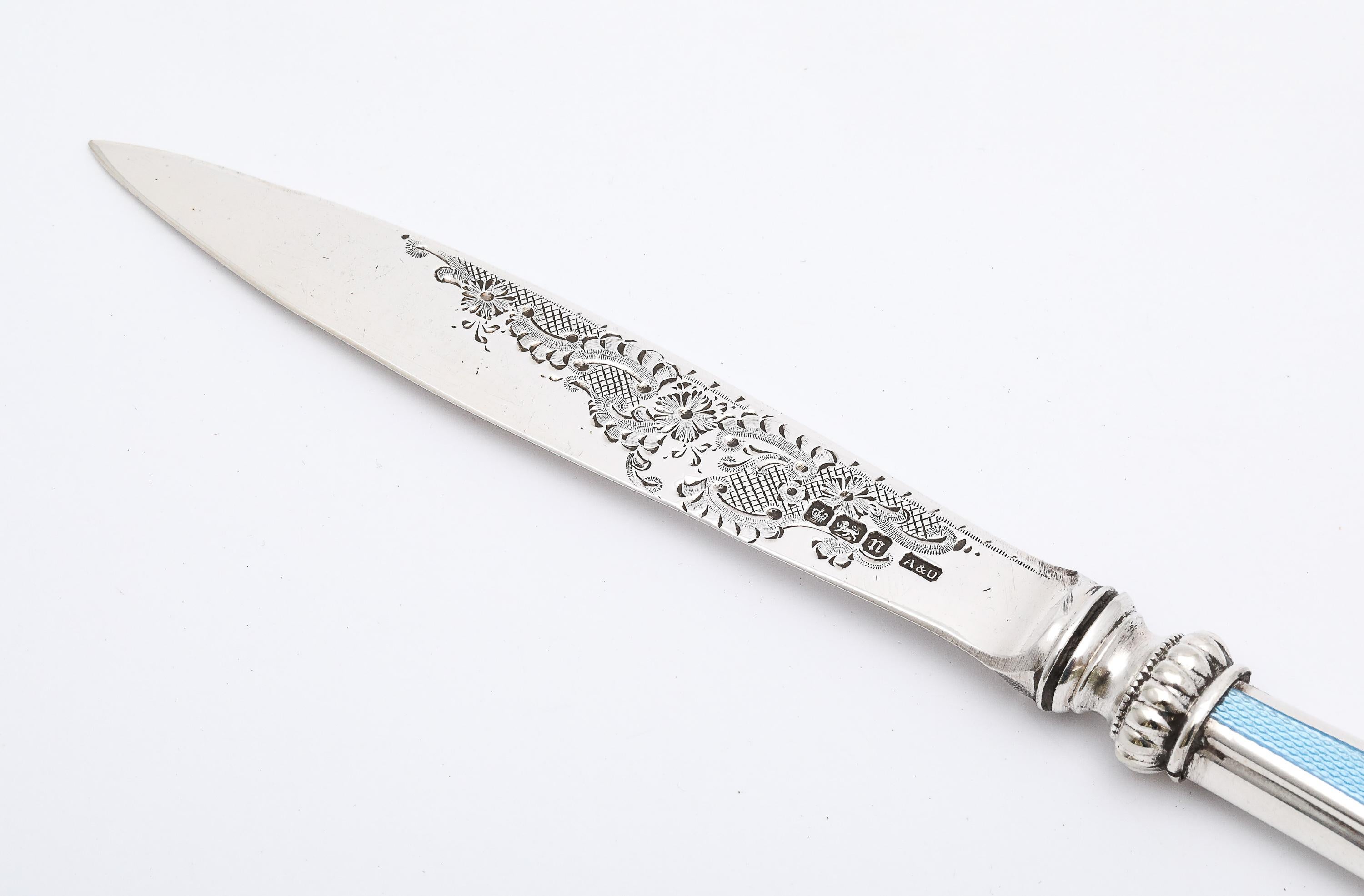 Brieföffner aus Sterlingsilber und blauer Guilloche-Emaille aus der Edwardianischen Periode im Angebot 1