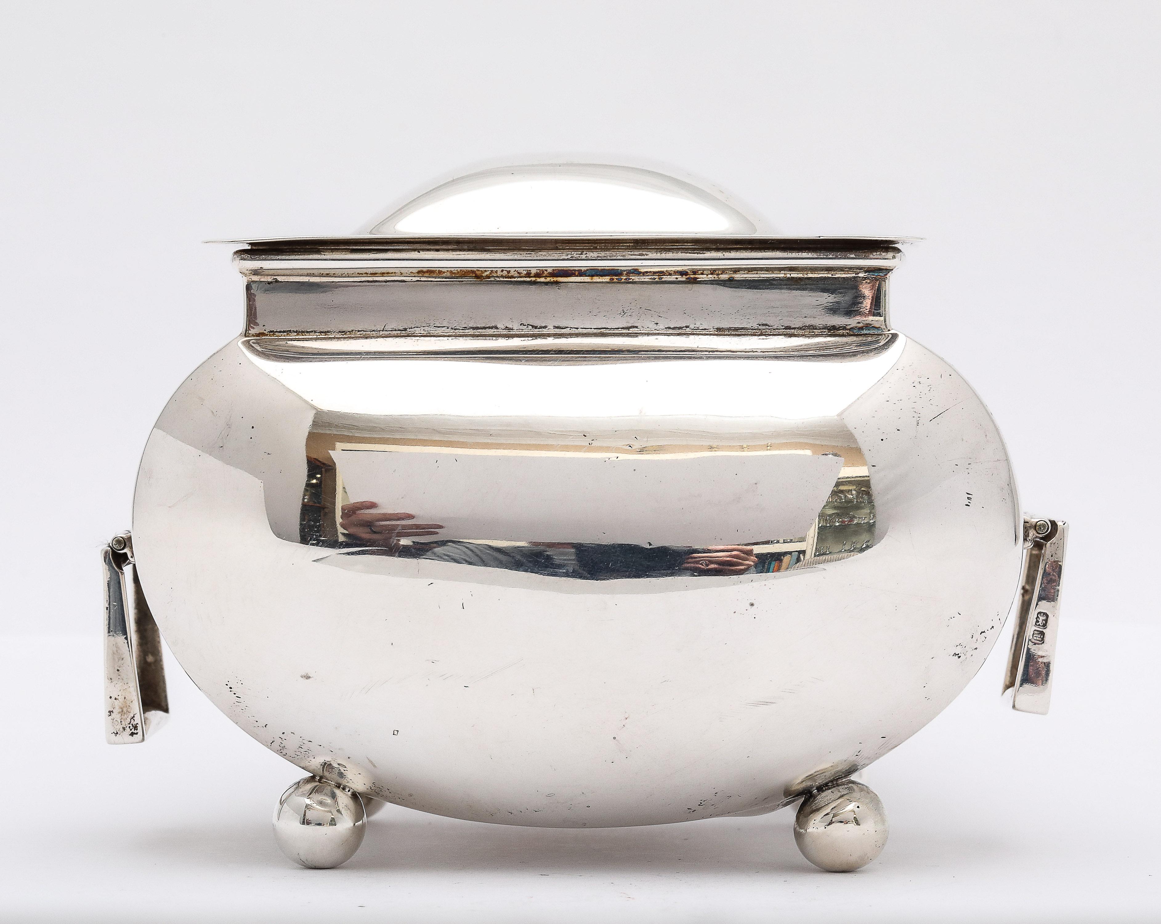 Edwardian Period Sterling Silver Ball-Footed Tea Caddy With HInged Lid For Sale 10