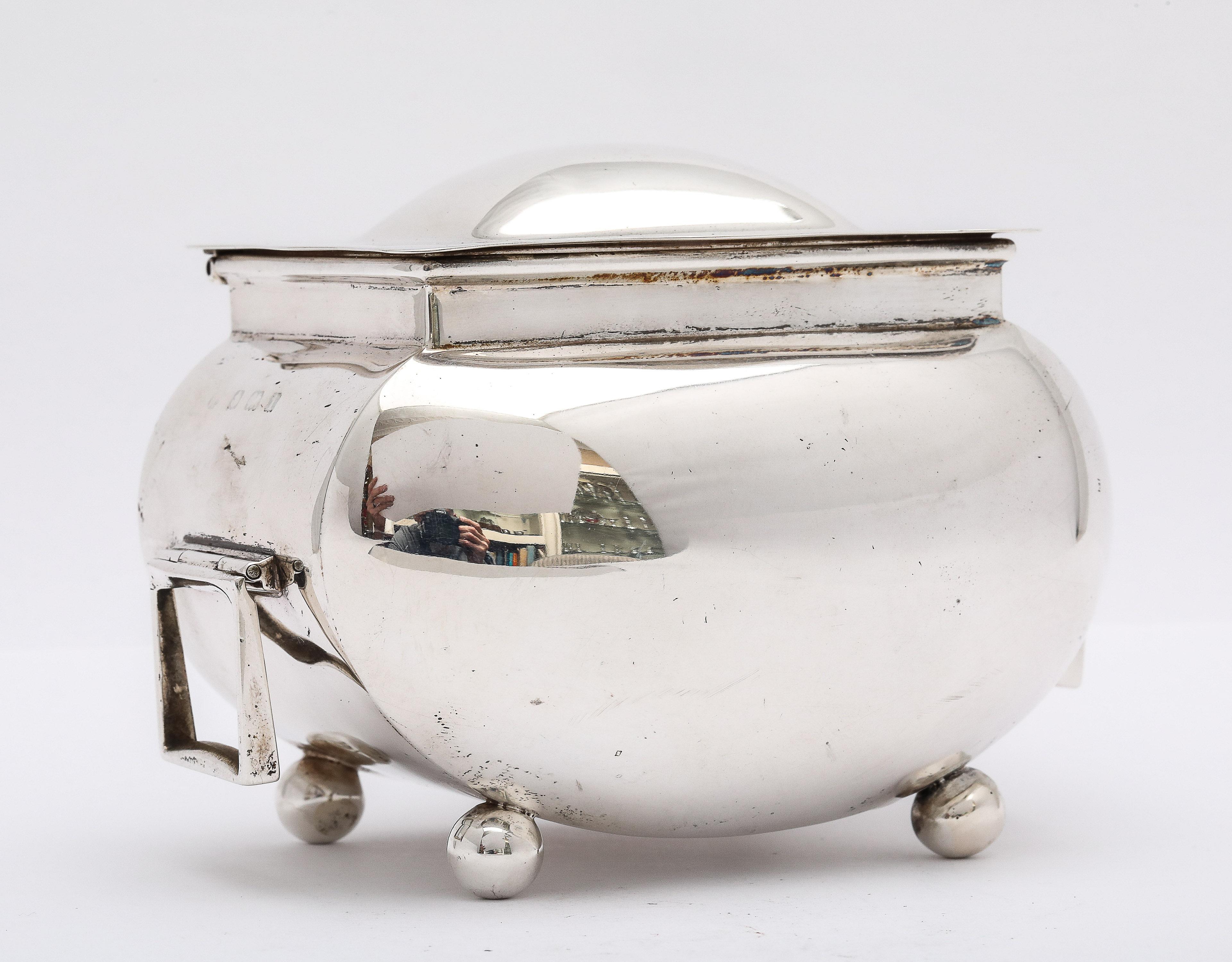 Edwardian Period Sterling Silver Ball-Footed Tea Caddy With HInged Lid For Sale 11