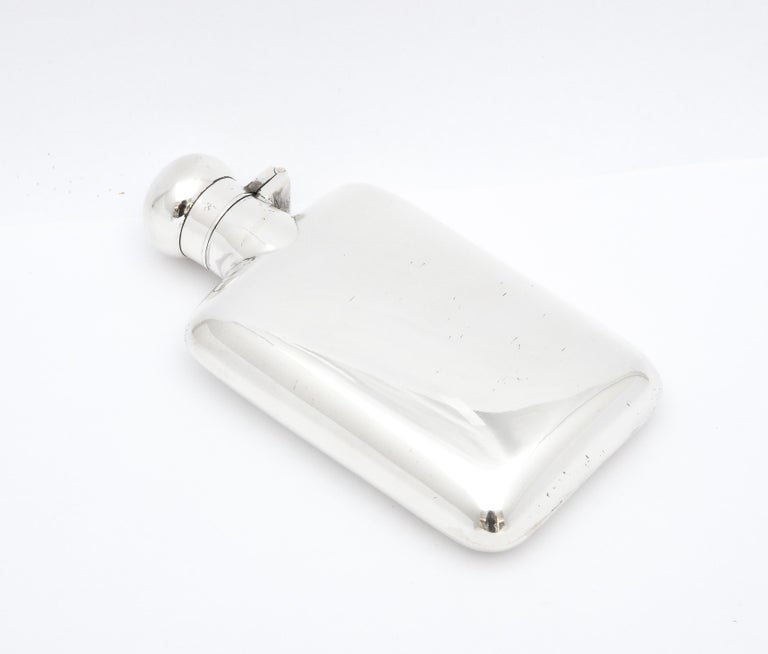 Edwardian Period Sterling Silver Flask with Hinged Lid In Good Condition For Sale In New York, NY