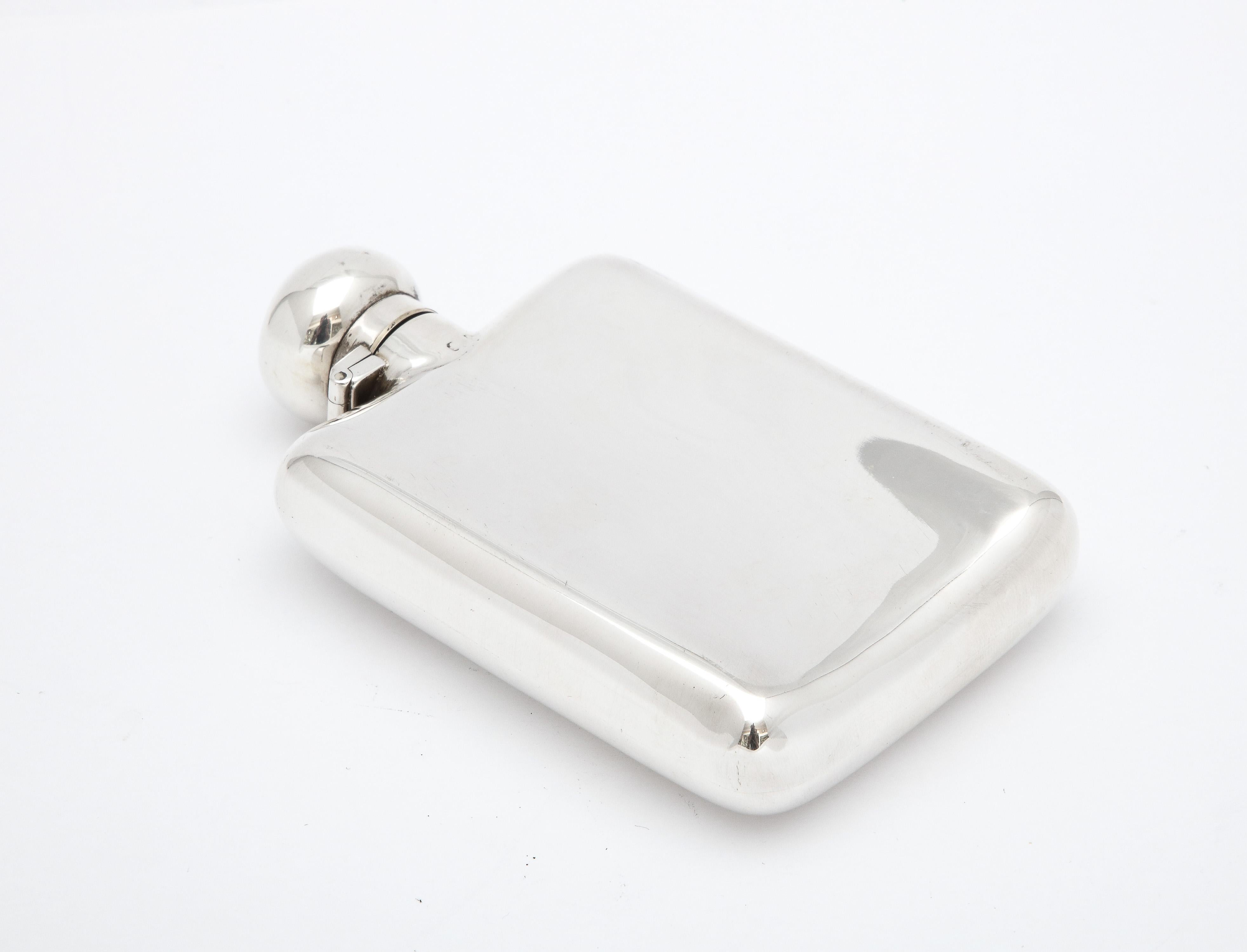 Edwardian Period Sterling Silver Flask With Hinged Lid In Good Condition In New York, NY