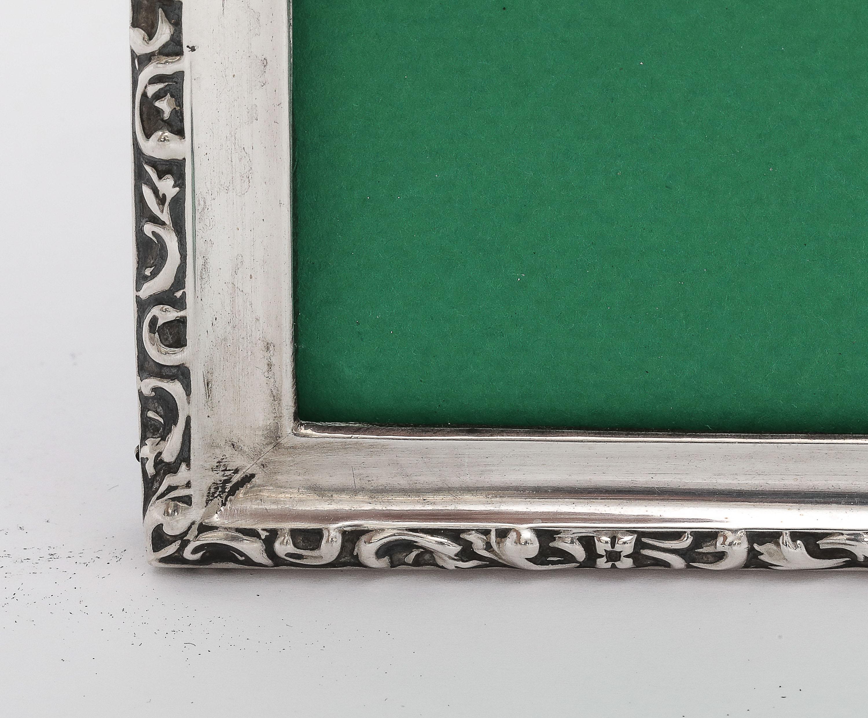 Bilderrahmen aus Sterlingsilber mit Hump-Ton und Holzrücken aus der Edwardianischen Periode im Angebot 7