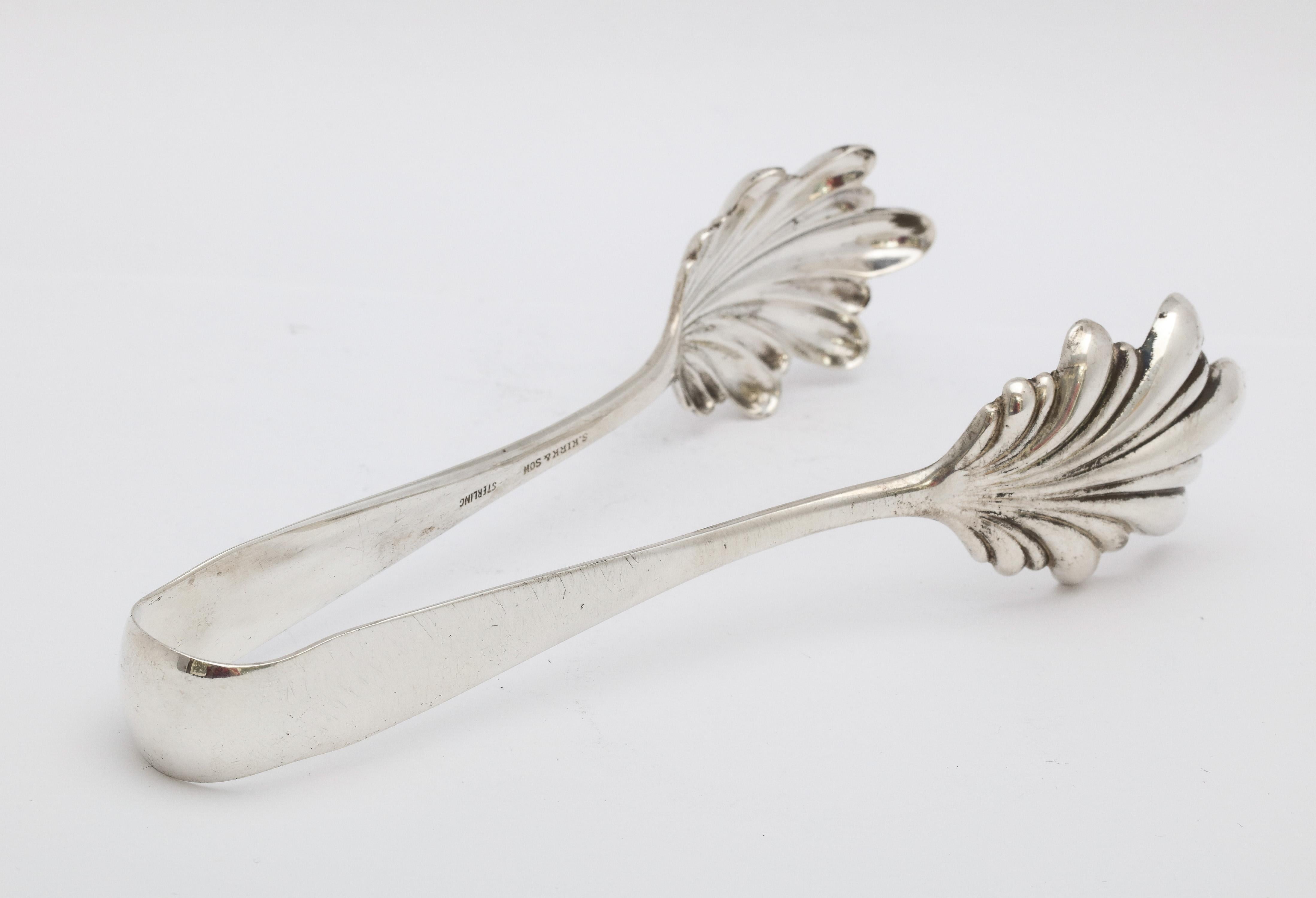 Edwardian Period Sterling Silver Ice Tongs by S. Kirk and Son In Good Condition For Sale In New York, NY