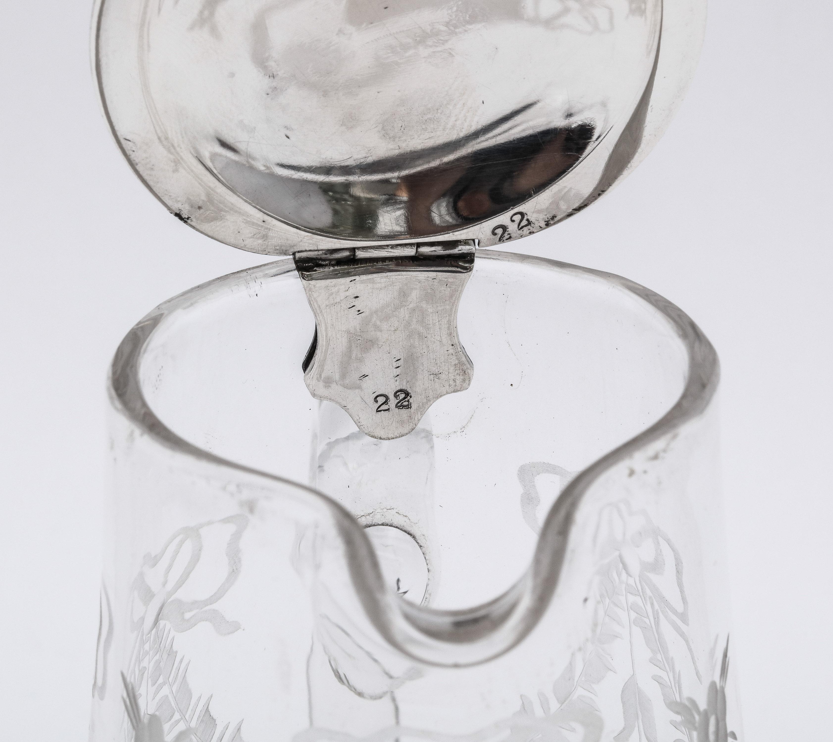 Syrup-Krug aus geätztem Glas mit Sterlingsilberbeschlägen aus der Edwardianischen Periode von Hawkes im Angebot 8