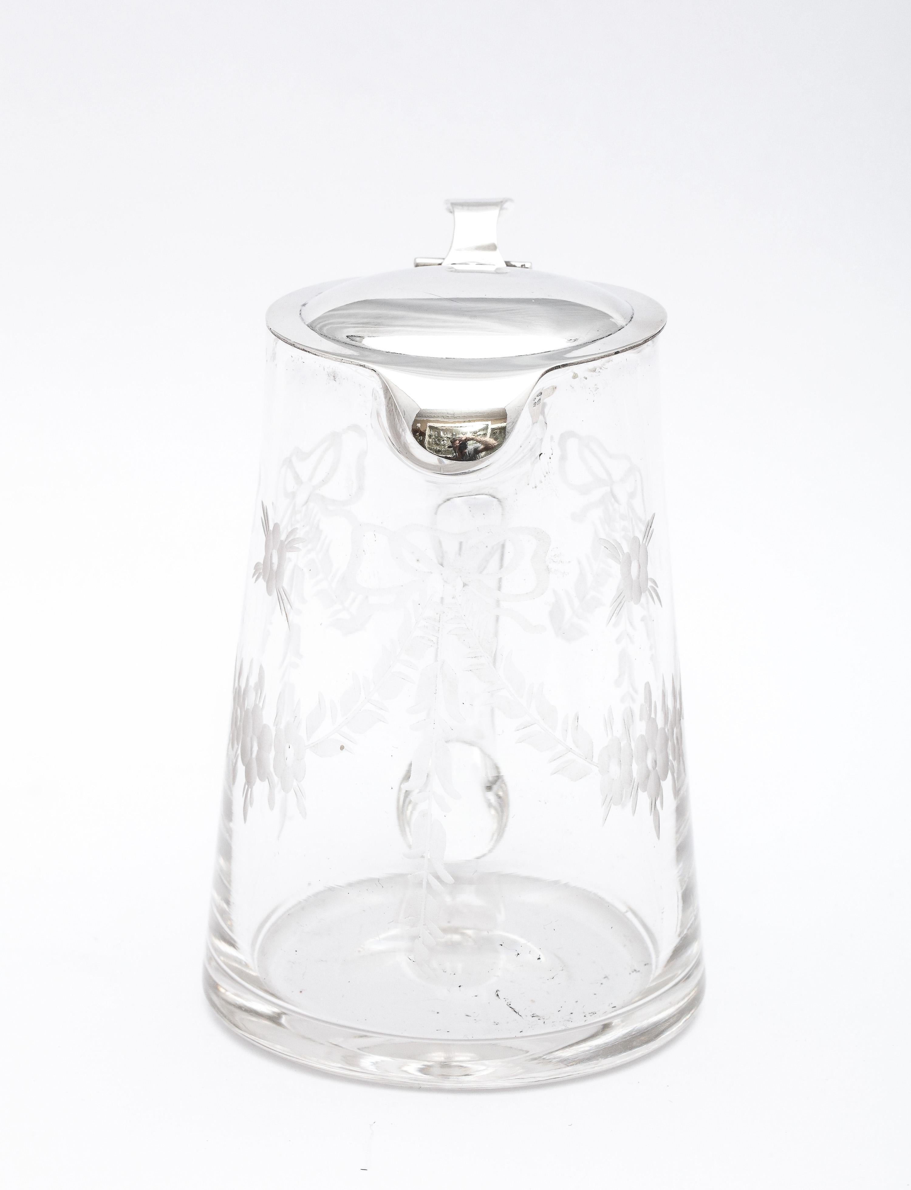 Edwardian Period Sterling Silver-Mounted Etched Glass Syrup Jug By Hawkes In Good Condition For Sale In New York, NY