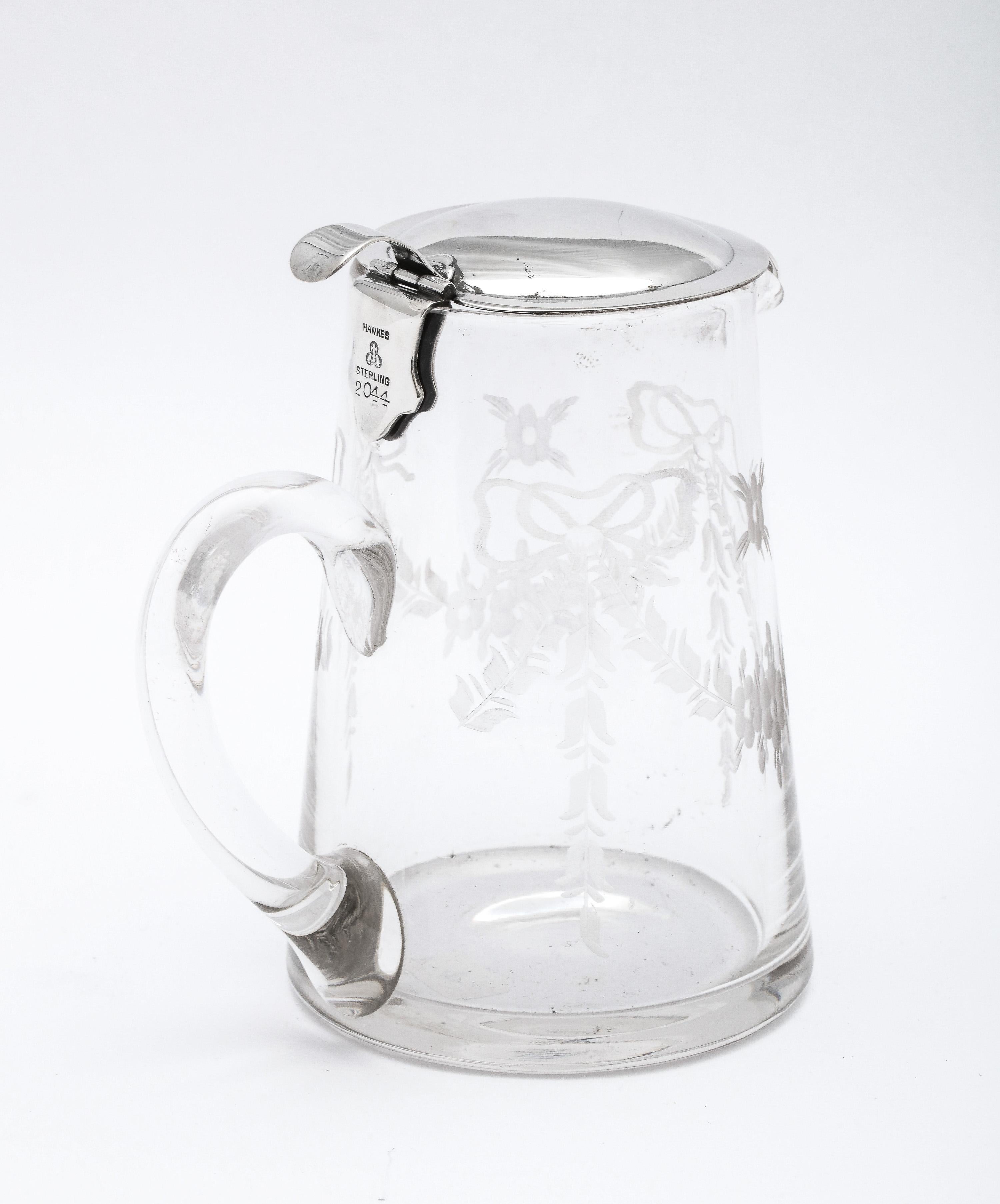 Edwardian Period Sterling Silver-Mounted Etched Glass Syrup Jug By Hawkes For Sale 2
