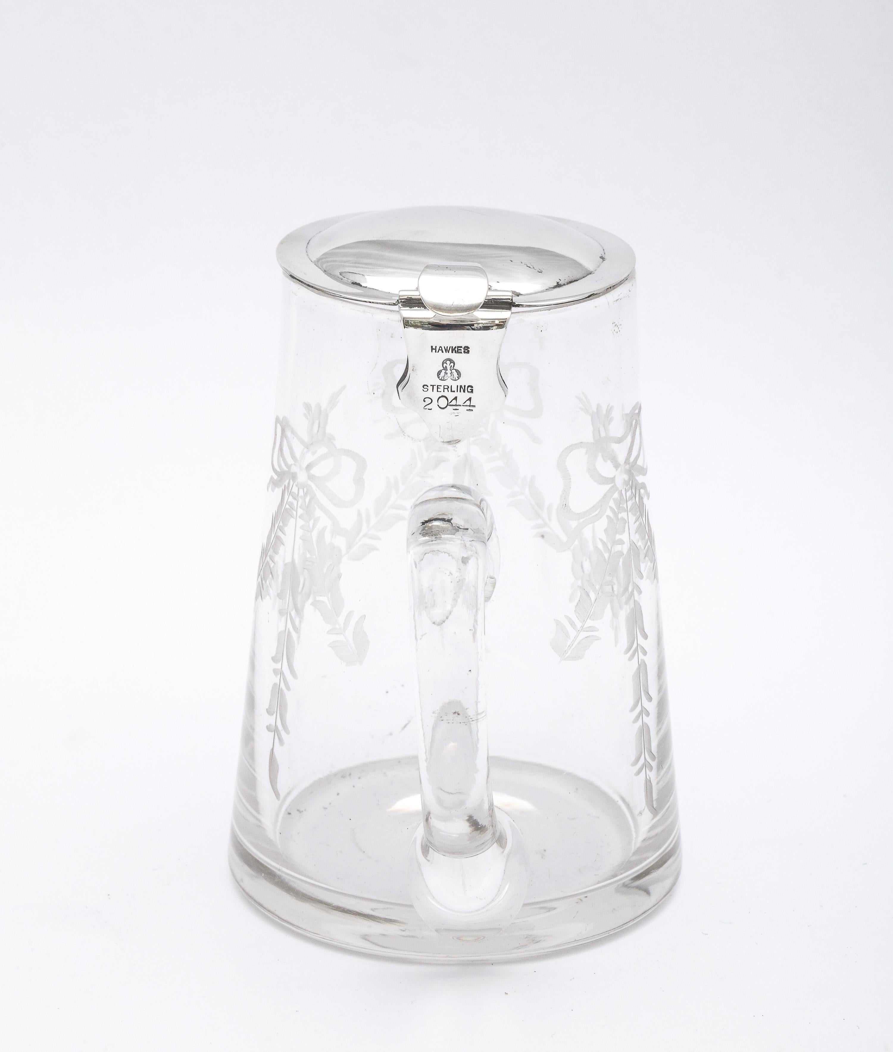 Syrup-Krug aus geätztem Glas mit Sterlingsilberbeschlägen aus der Edwardianischen Periode von Hawkes im Angebot 4