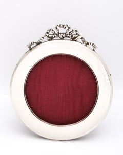 Cornice rotonda in argento sterling di epoca edoardiana con supporto in legno e fiocco di chiusura