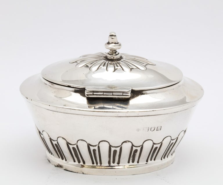 Edwardian Period Sterling Silver Tea Caddy With Hinged Lid In Good Condition For Sale In New York, NY