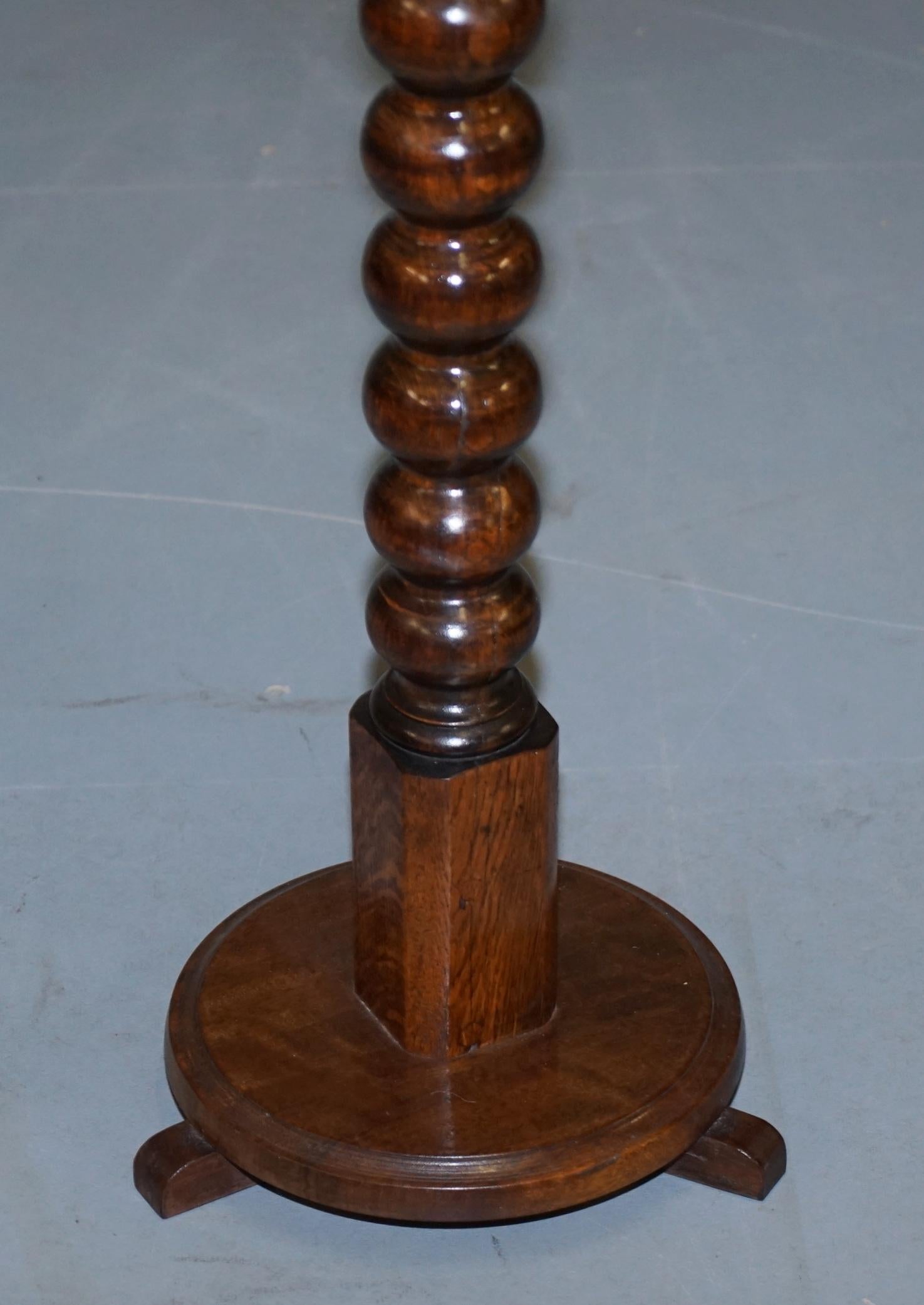 We are delighted to offer for sale this lovely period Edwardian English oak and walnut Bobbin turned pillar side end table

A very good looking and well made side table, its bobbin turned oak base is finished with a lovely Walnut top. Ideally