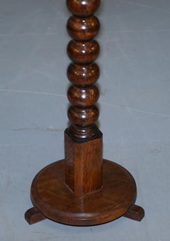 Edwardian Period Tall English Oak Walnut Bobbin Turned Lamp Wine Side End Table