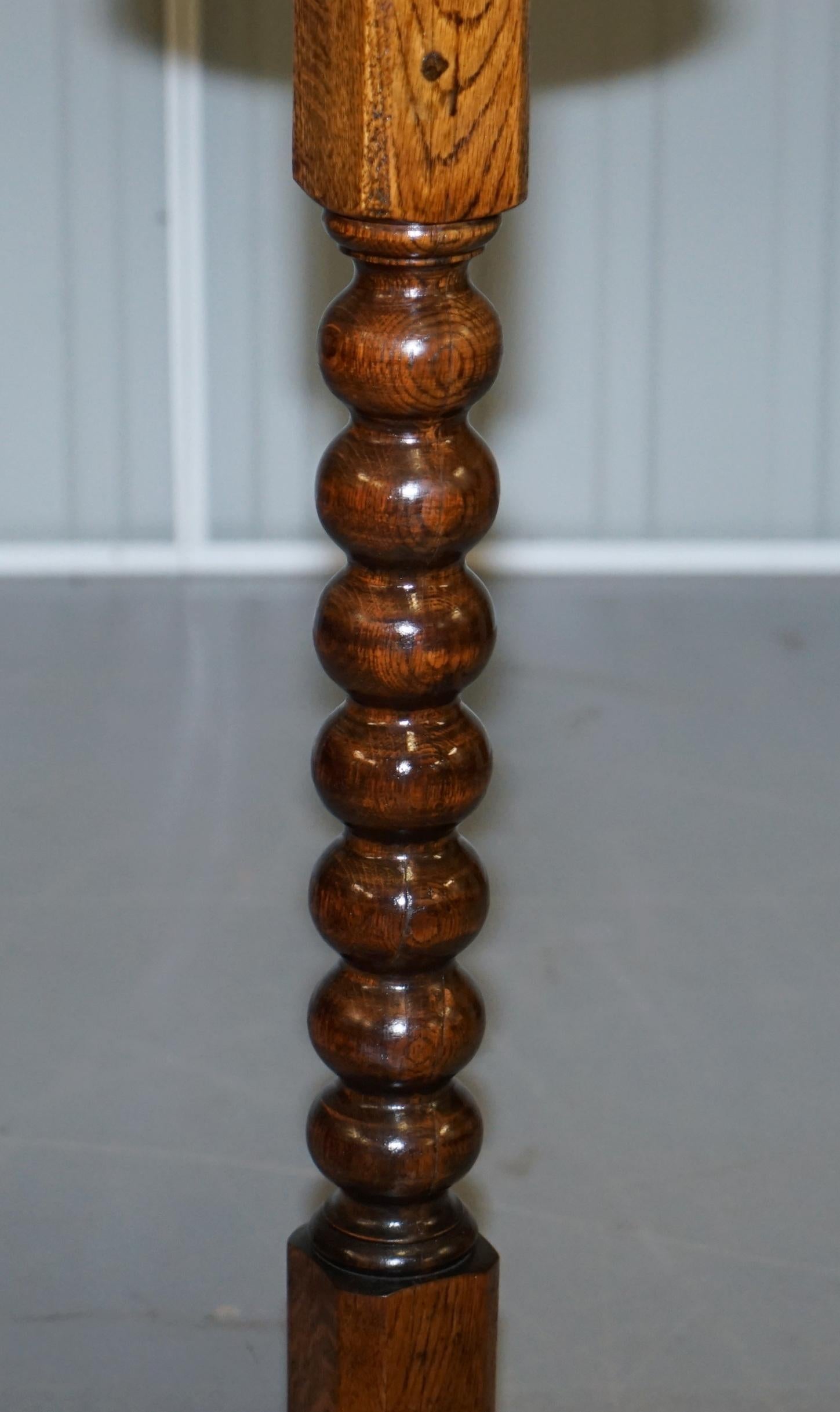 Early 20th Century Edwardian Period Tall English Oak Walnut Bobbin Turned Lamp Wine Side End Table