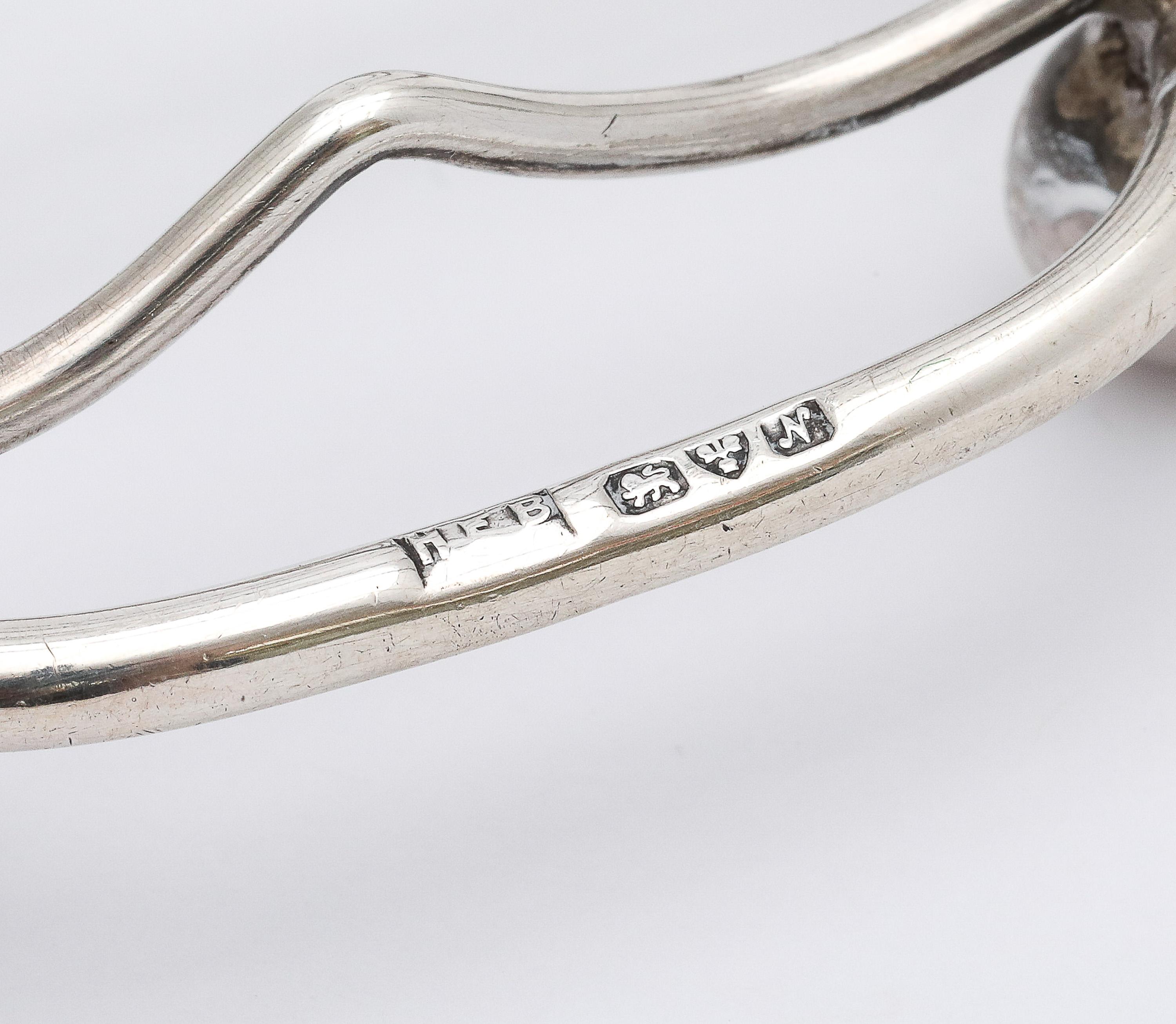 Porte-toast inhabituel en forme de coeur en argent sterling, d'époque édouardienne, sur pieds Ball and Ball en vente 1