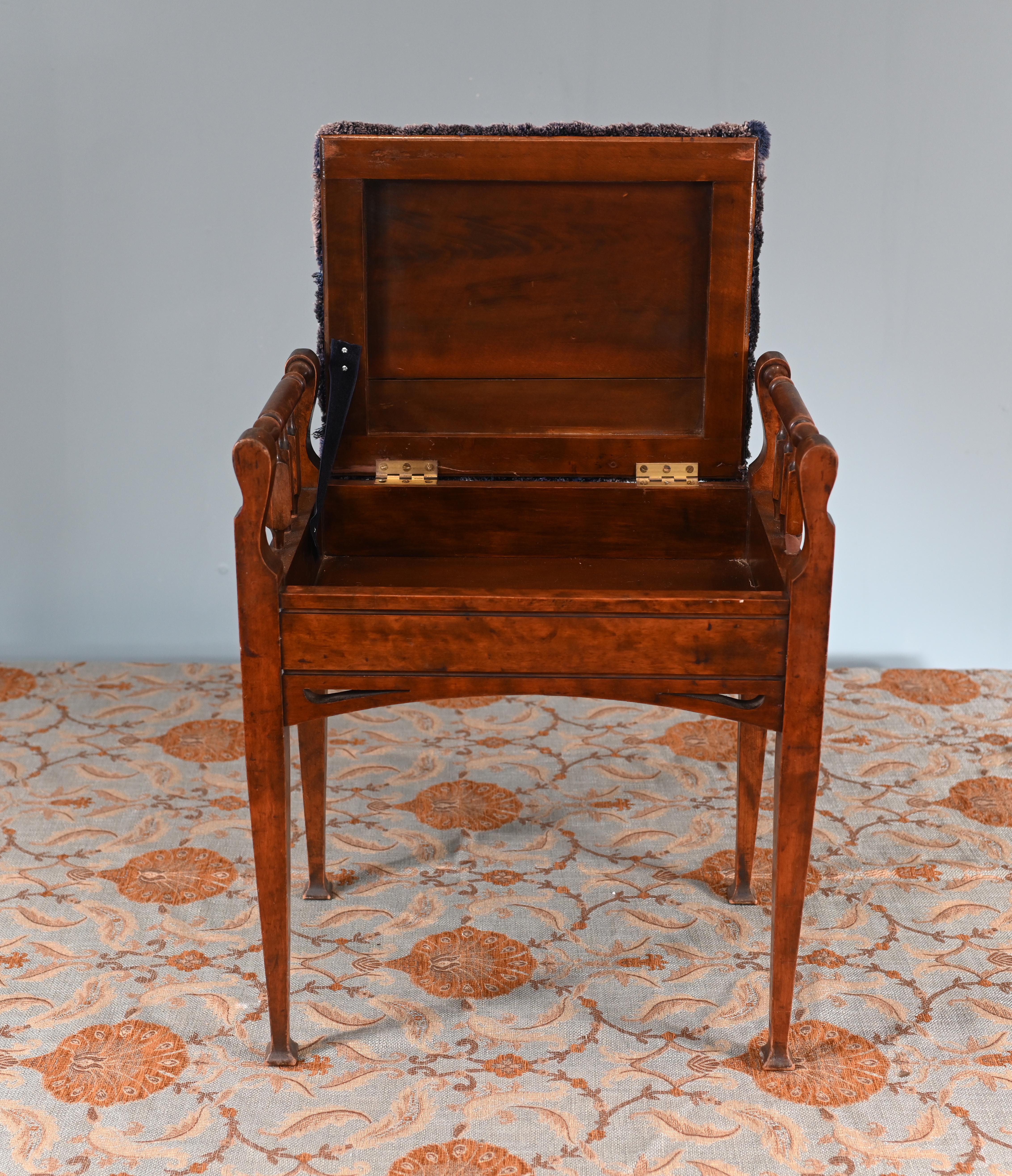 Édouardien Tabouret de piano édouardien Noyer 1910 Siège en vente