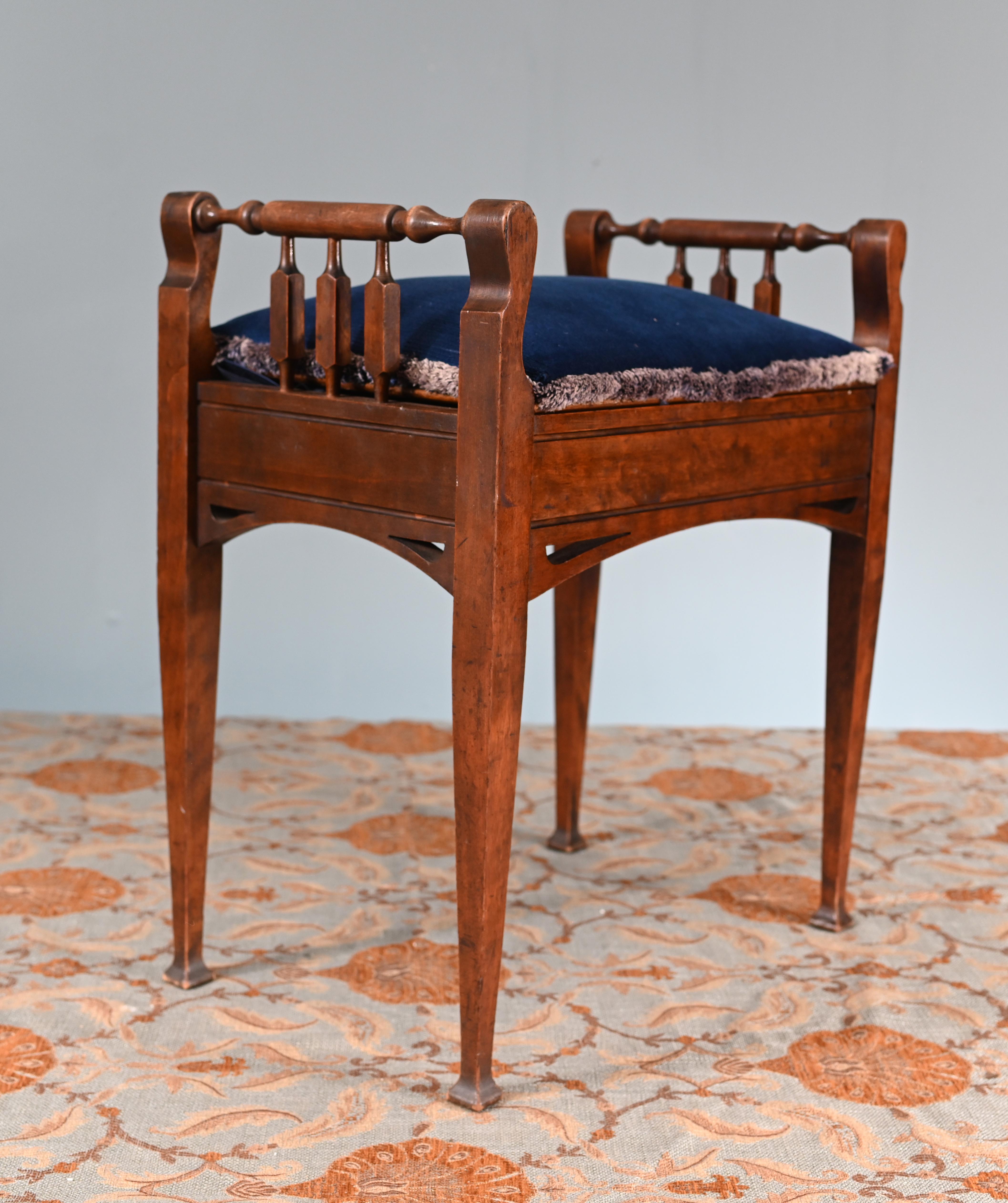 Début du 20ème siècle Tabouret de piano édouardien Noyer 1910 Siège en vente