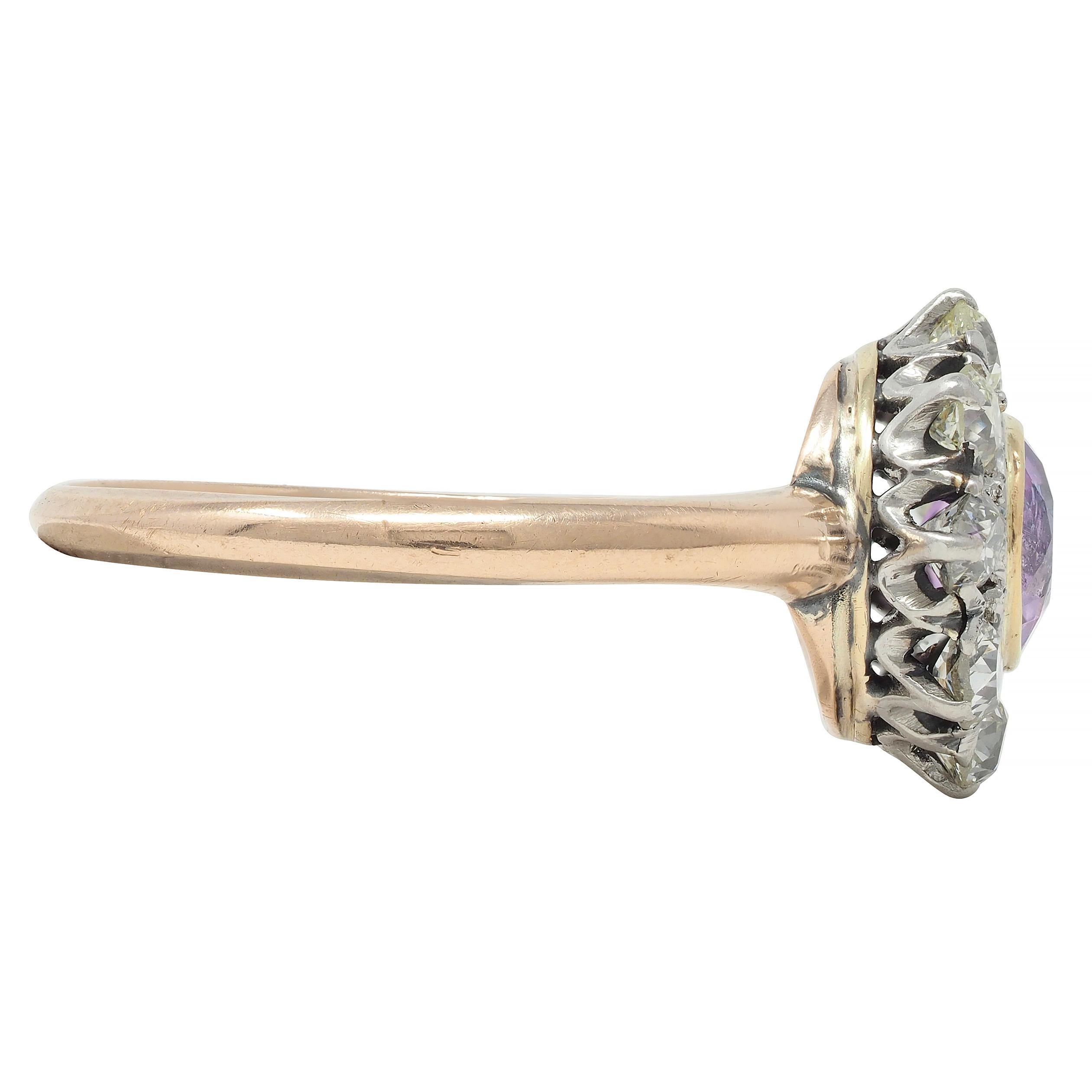 Antiker edwardianischer rosa Saphir Diamant Platin 18 Karat Gold Antiker Halo Cluster-Ring mit Halo (Rundschliff) im Angebot