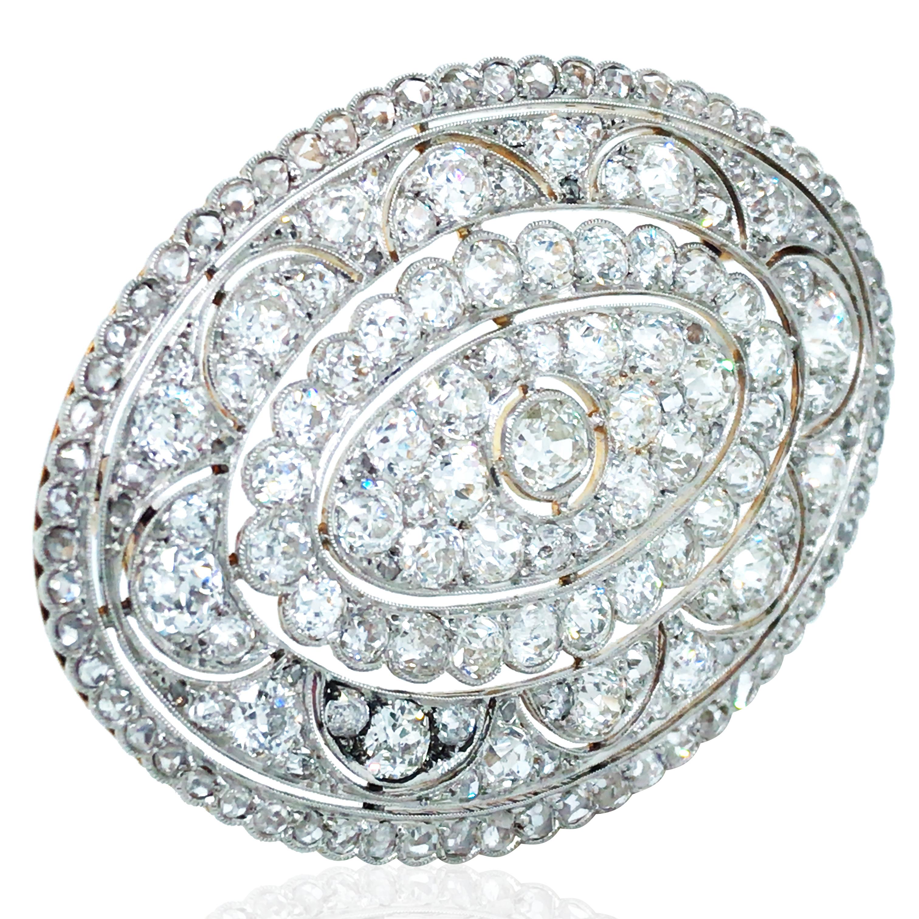 Edwardian Platinum 18K Gold Diamond Brooch In Good Condition For Sale In New York, NY