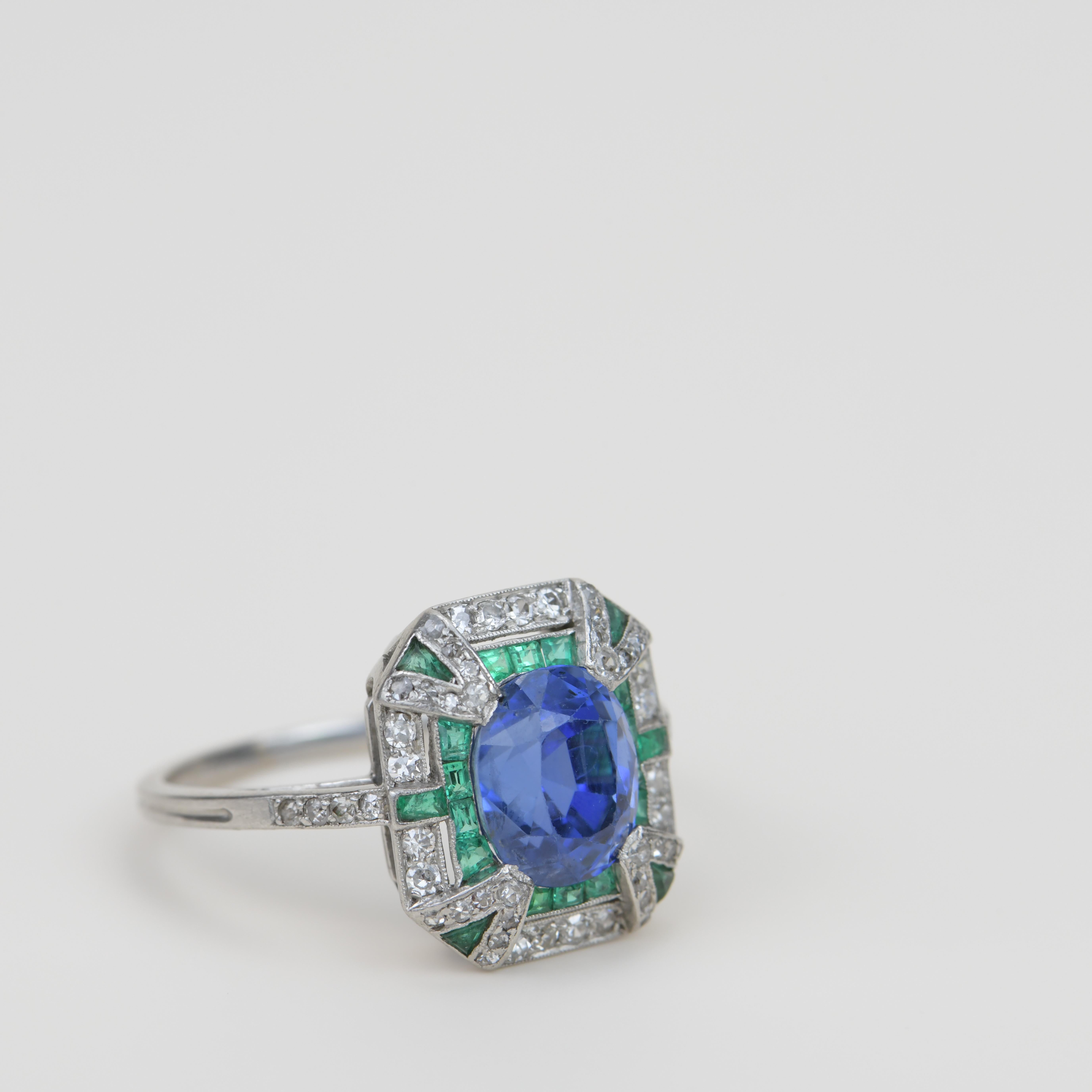 Antique Cushion Cut Edwardian Platinum 3.7 Carat Sapphire Emerald Diamond Ring For Sale