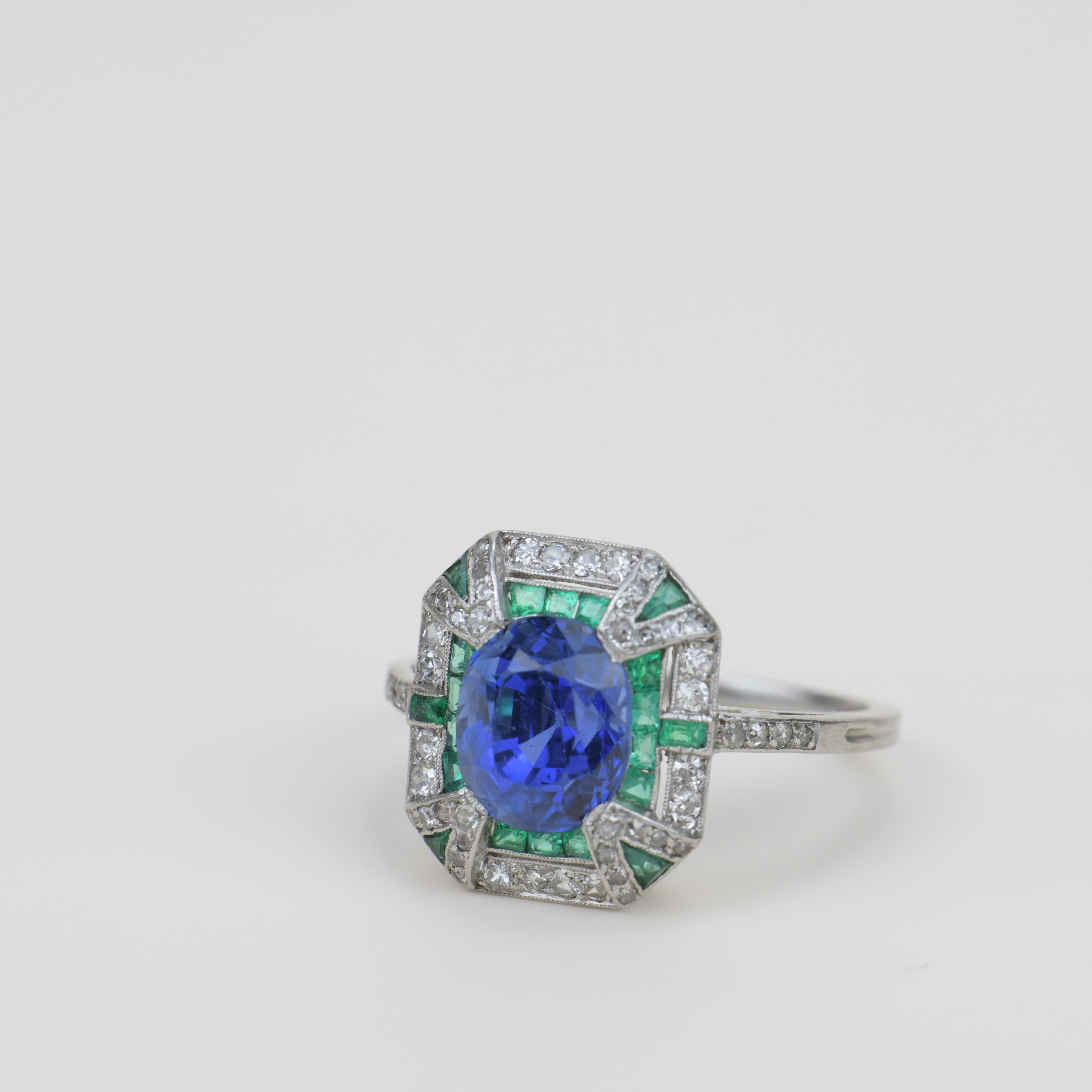 Edwardian Platinum 3.7 Carat Sapphire Emerald Diamond Ring For Sale 1
