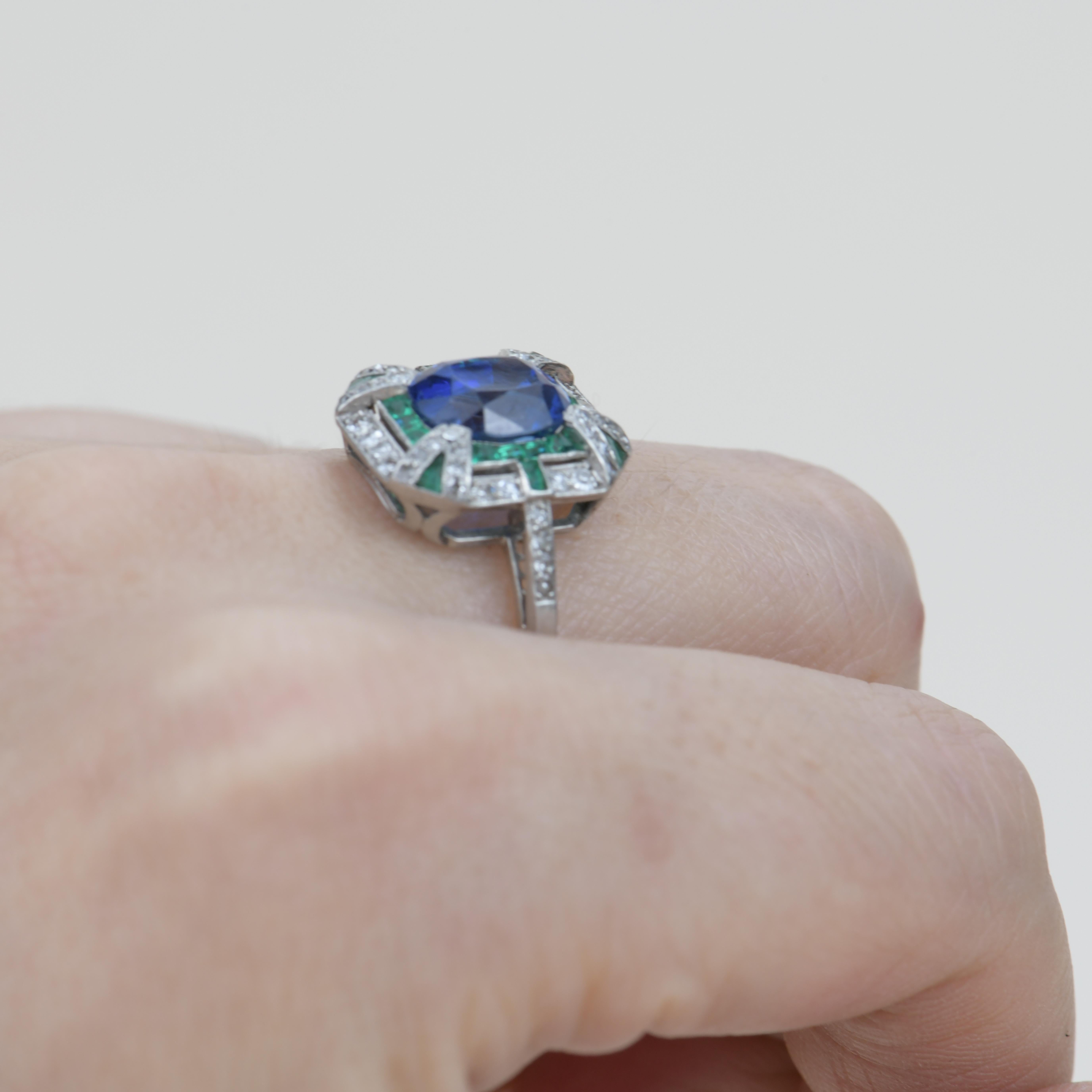 Edwardian Platinum 3.7 Carat Sapphire Emerald Diamond Ring For Sale 2