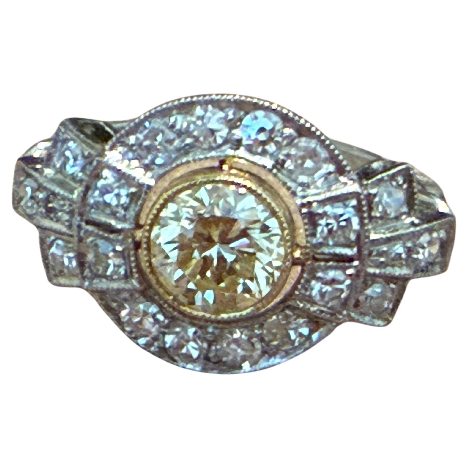 Edwardiano  Anello di fidanzamento con diamante aureolato in platino 950 fancy light yellow in vendita