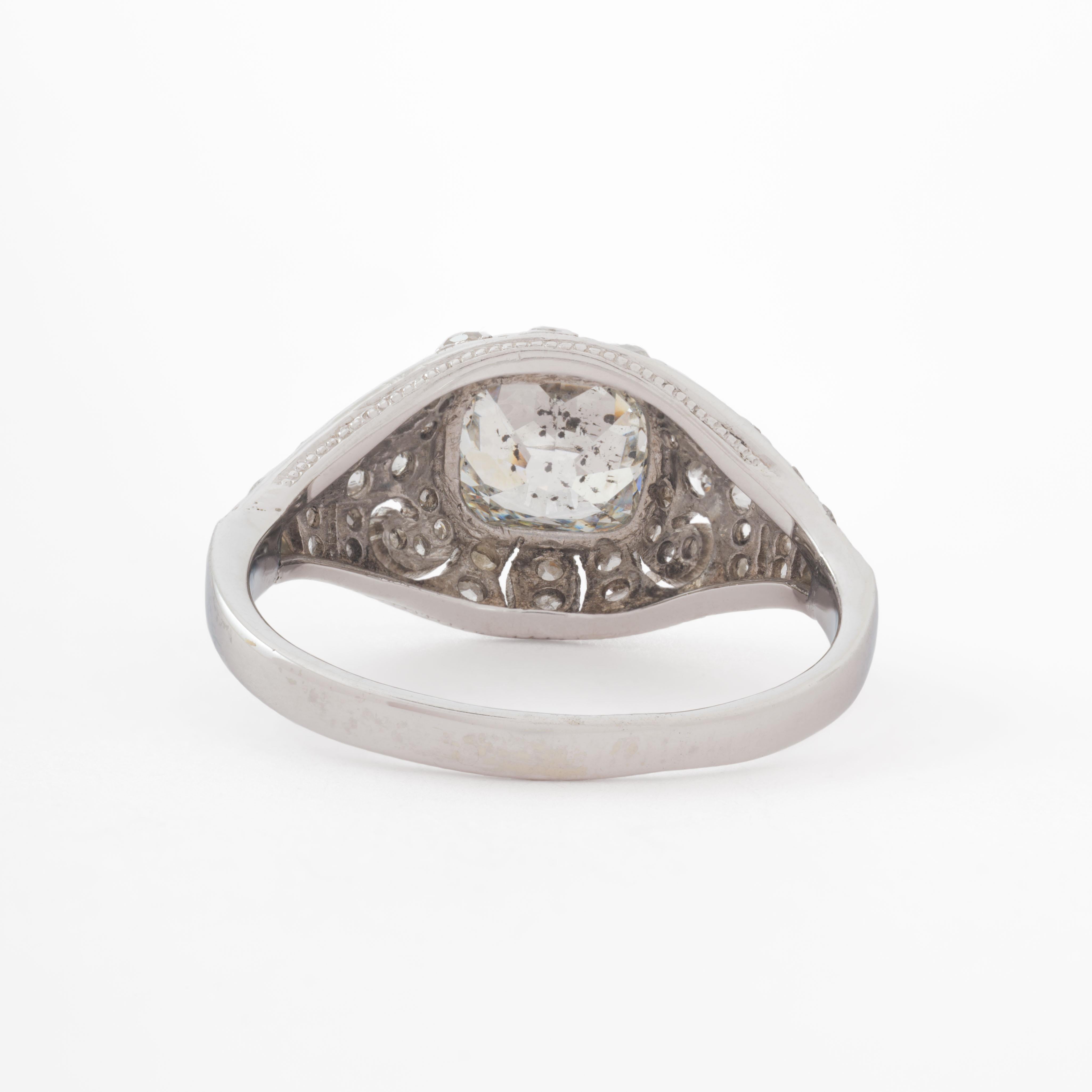 Anello edoardiano in platino e diamanti taglio cuscino da 1,0 carati in vendita 1