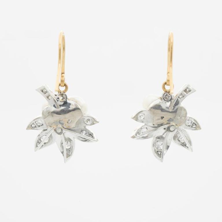 Edwardian Platinum and 1.10ct Diamond & Natural Pearl Leaf Motif Earrings C.1910 In Excellent Condition For Sale In New York, NY