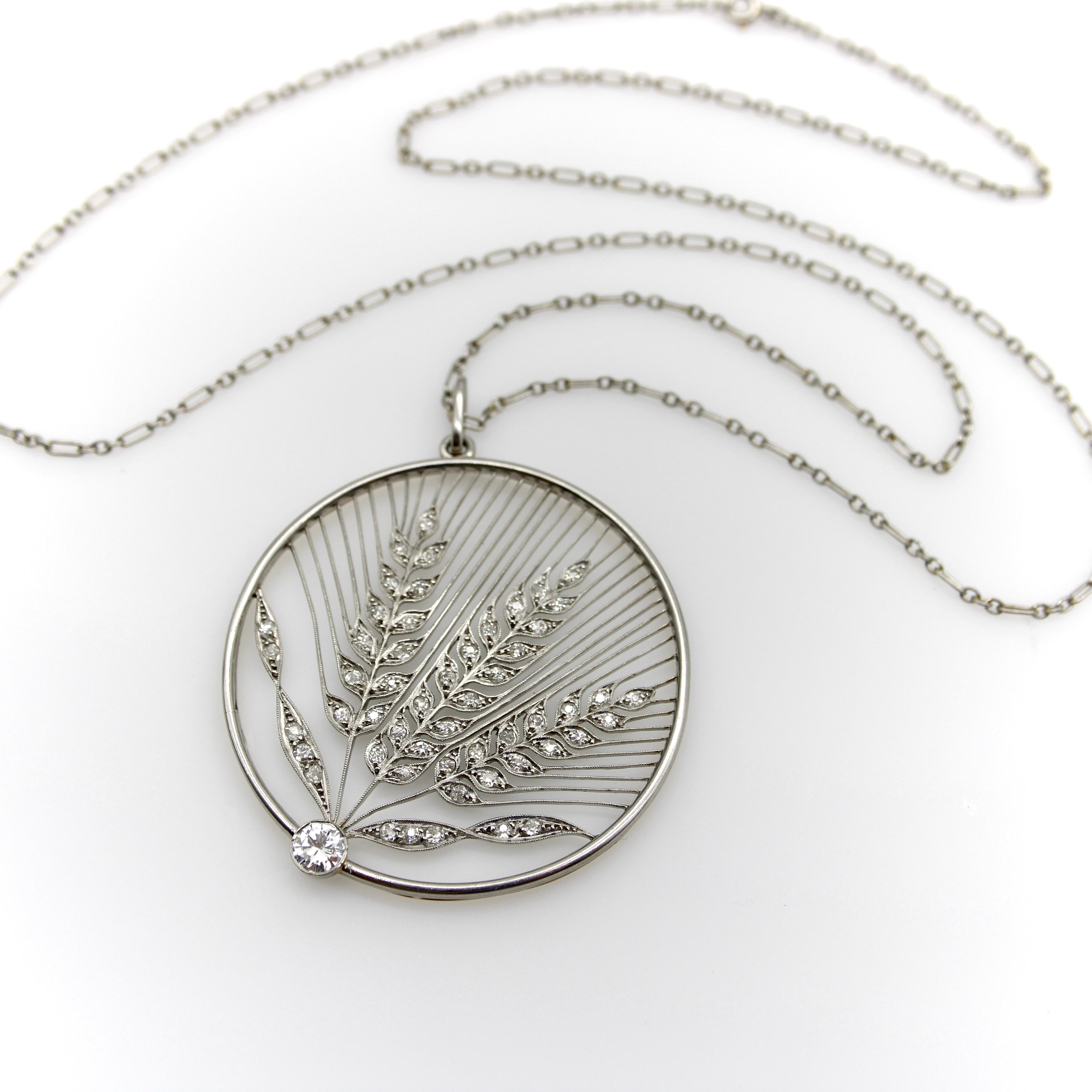 Édouardien Collier édouardien en platine et or 18 carats avec pendentif en forme de blé ajouré et orné de diamants en vente