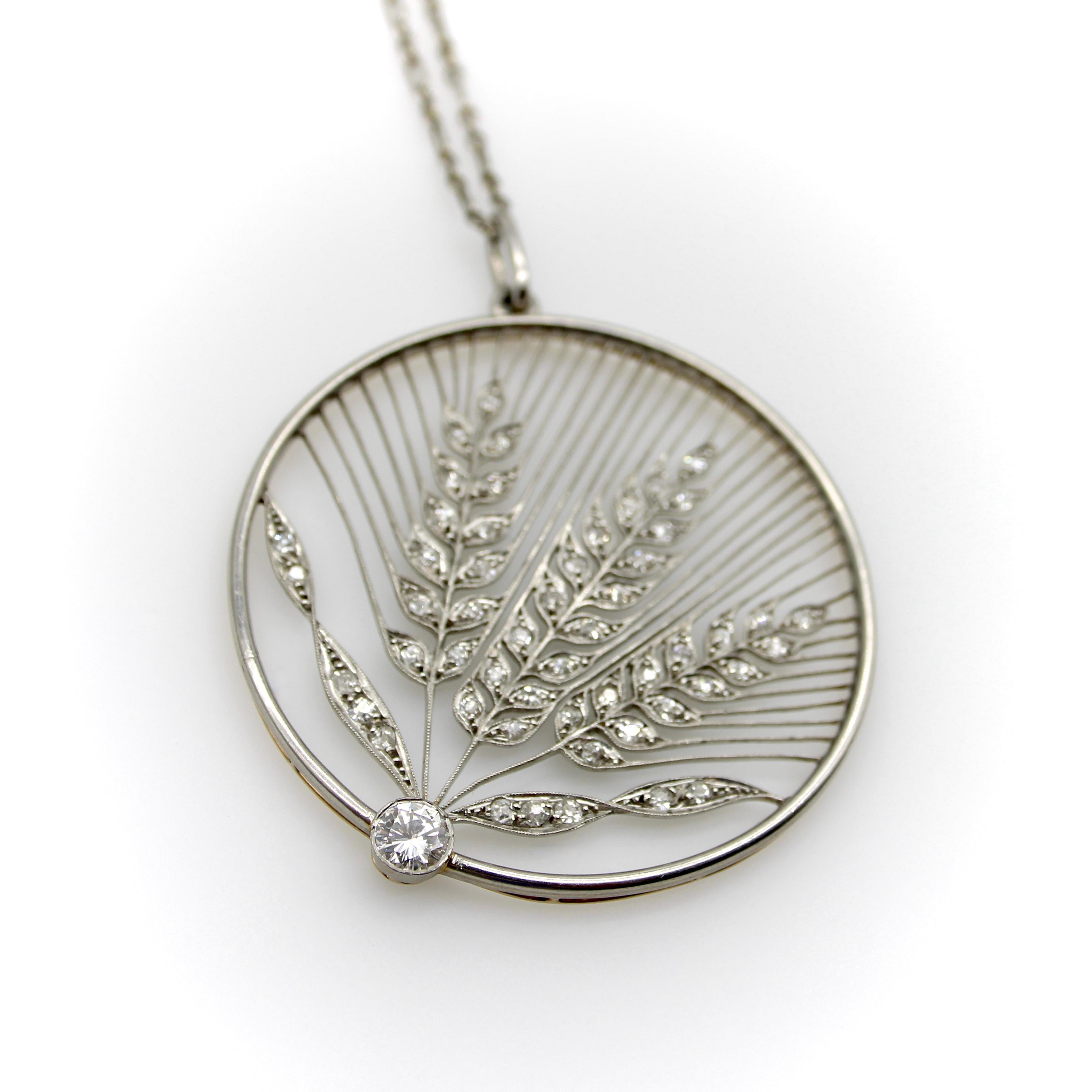 Collier édouardien en platine et or 18 carats avec pendentif en forme de blé ajouré et orné de diamants Bon état - En vente à Venice, CA