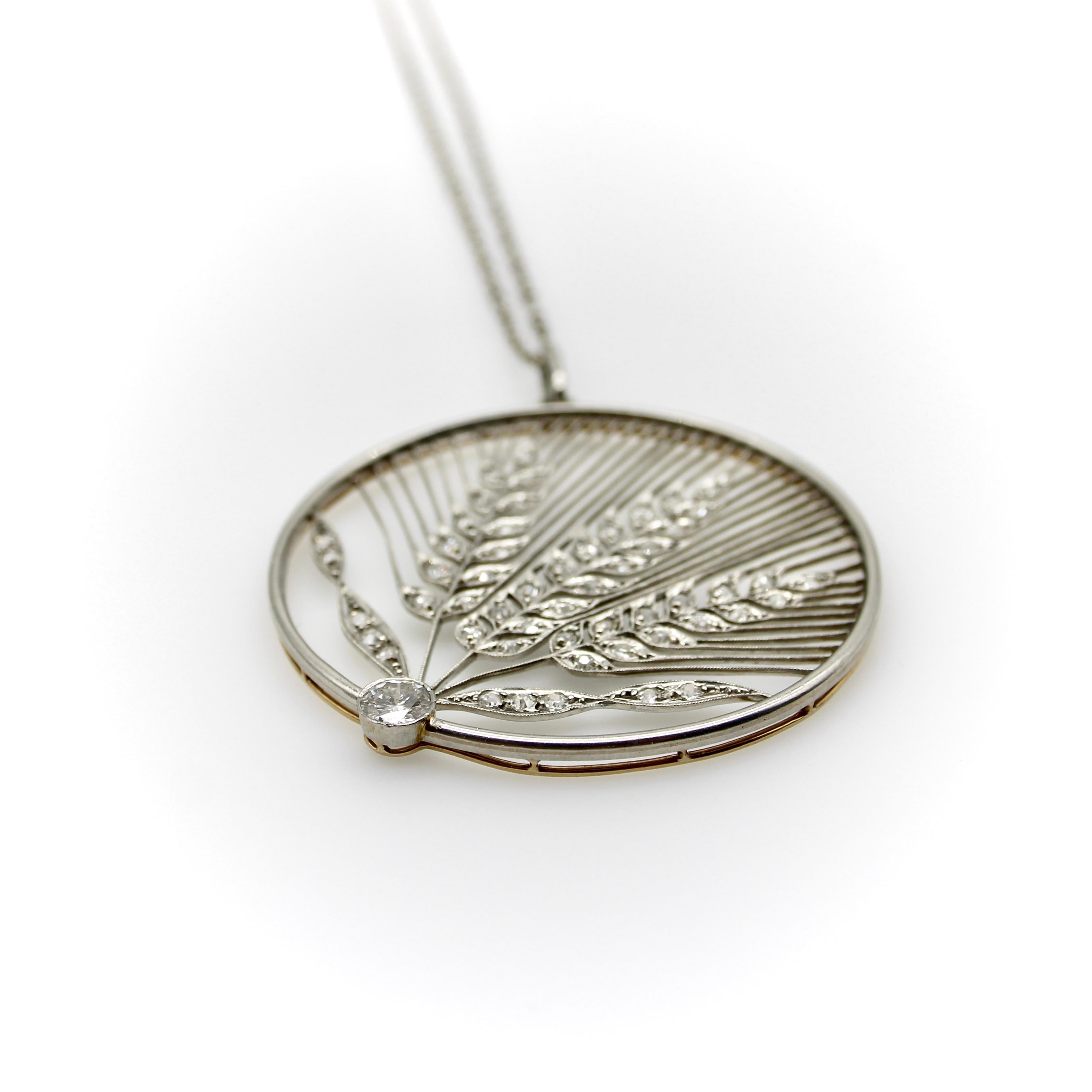 Collier édouardien en platine et or 18 carats avec pendentif en forme de blé ajouré et orné de diamants Unisexe en vente
