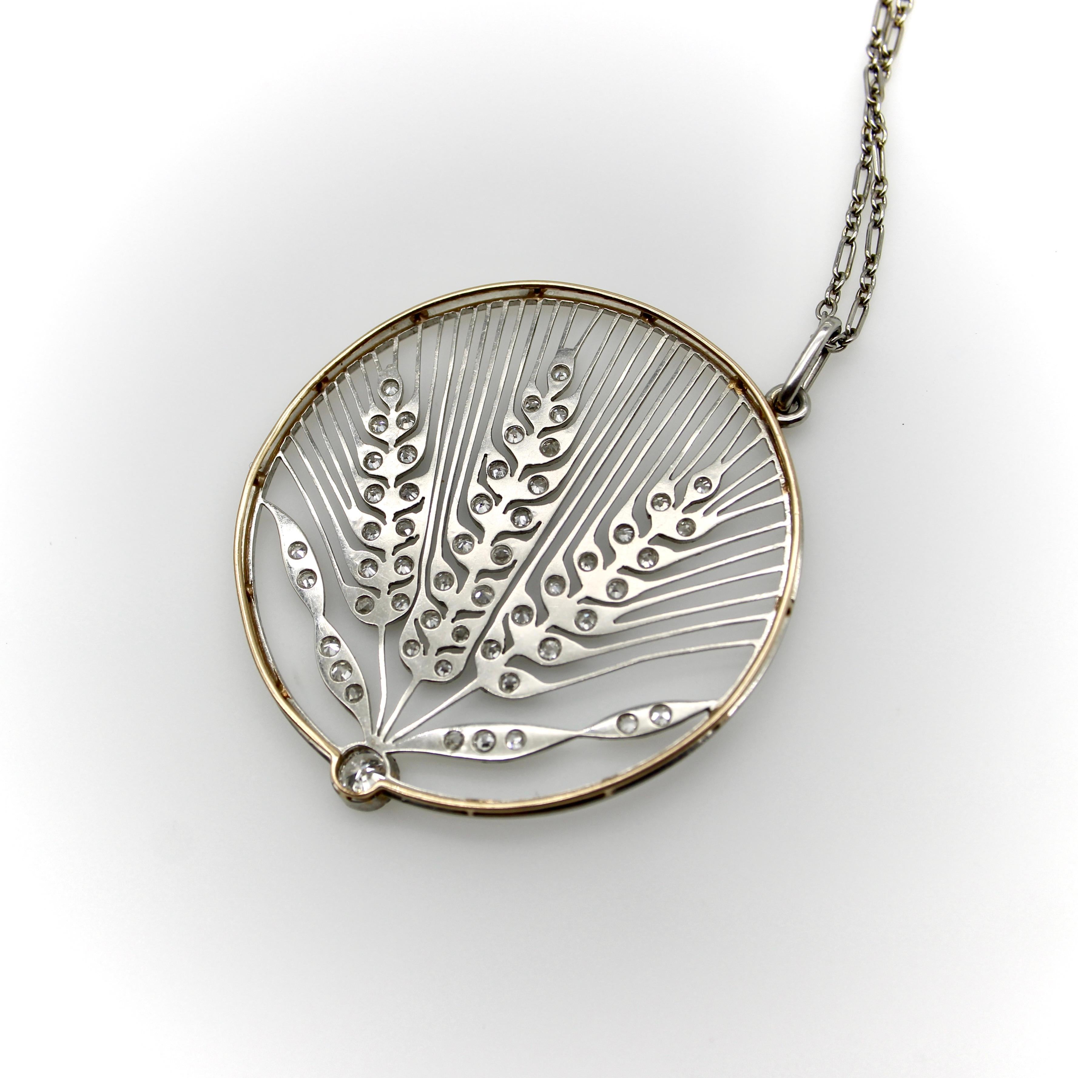 Collier édouardien en platine et or 18 carats avec pendentif en forme de blé ajouré et orné de diamants en vente 1