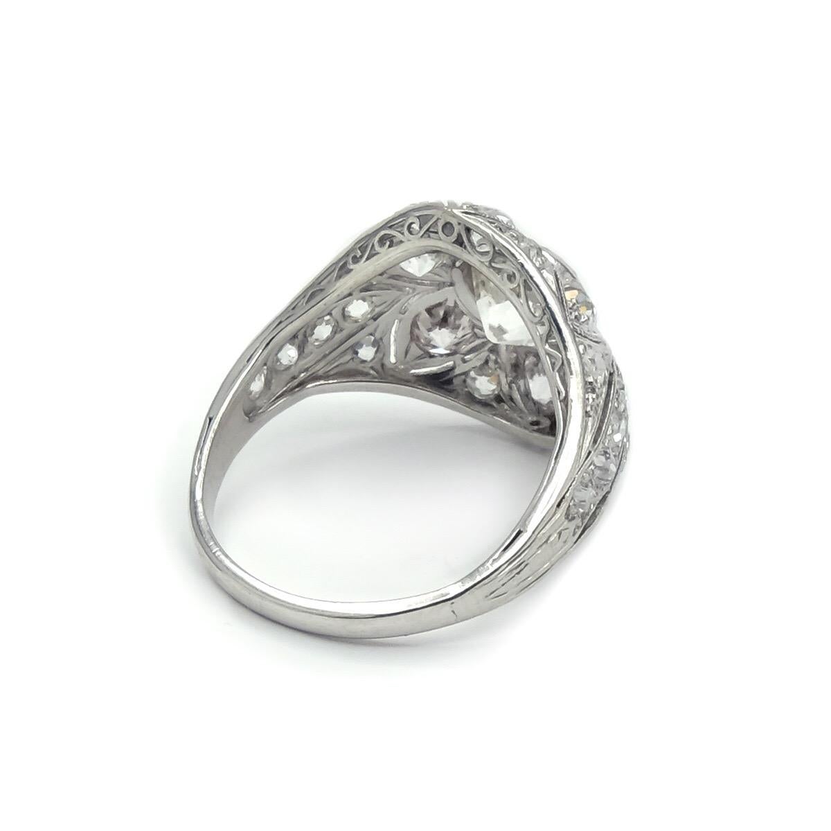 Edwardian Platinum and 2.8 Carat Old European Cut Diamond Flower Ring In Good Condition In New York, NY