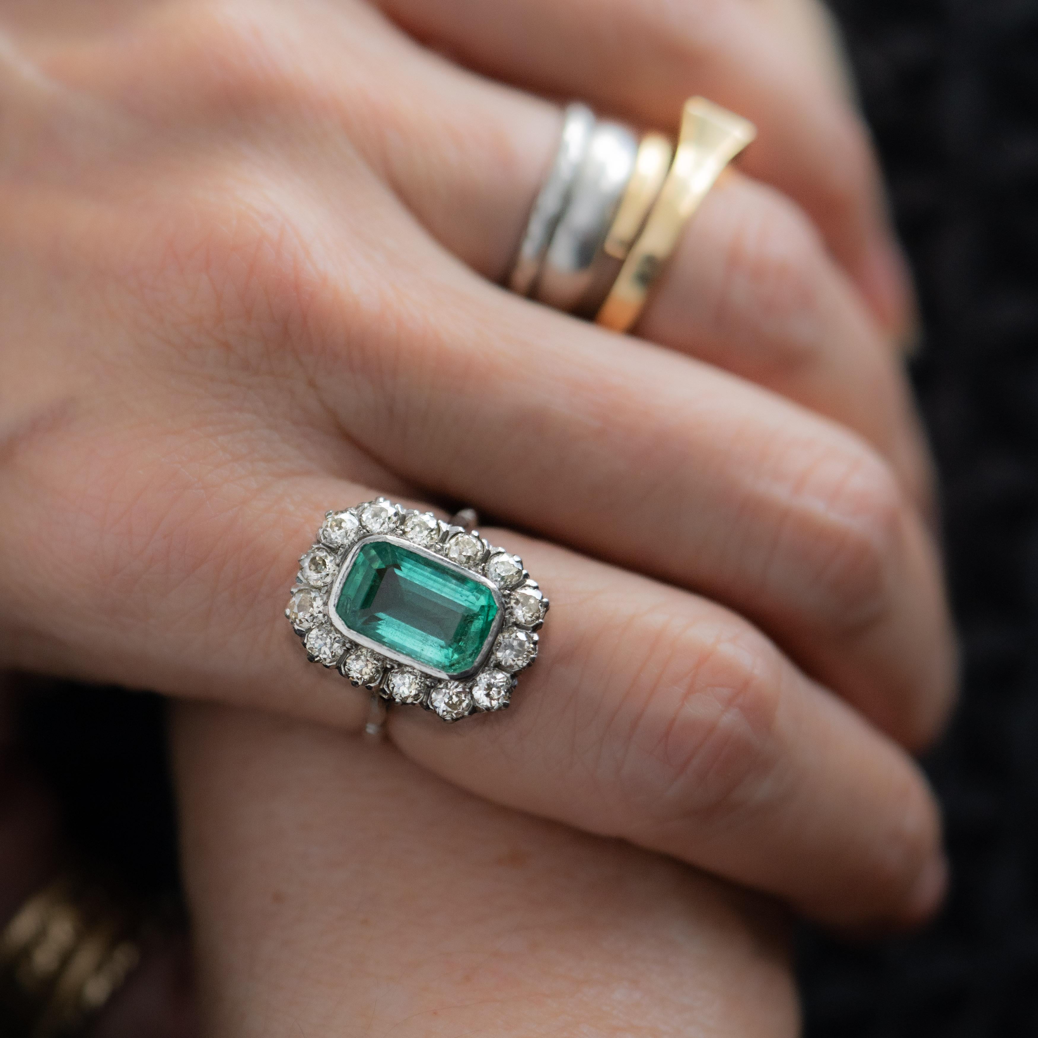 Edwardian Platinum and 4.5 Carat Colombian Emerald Ring and Diamond Ring For Sale 1