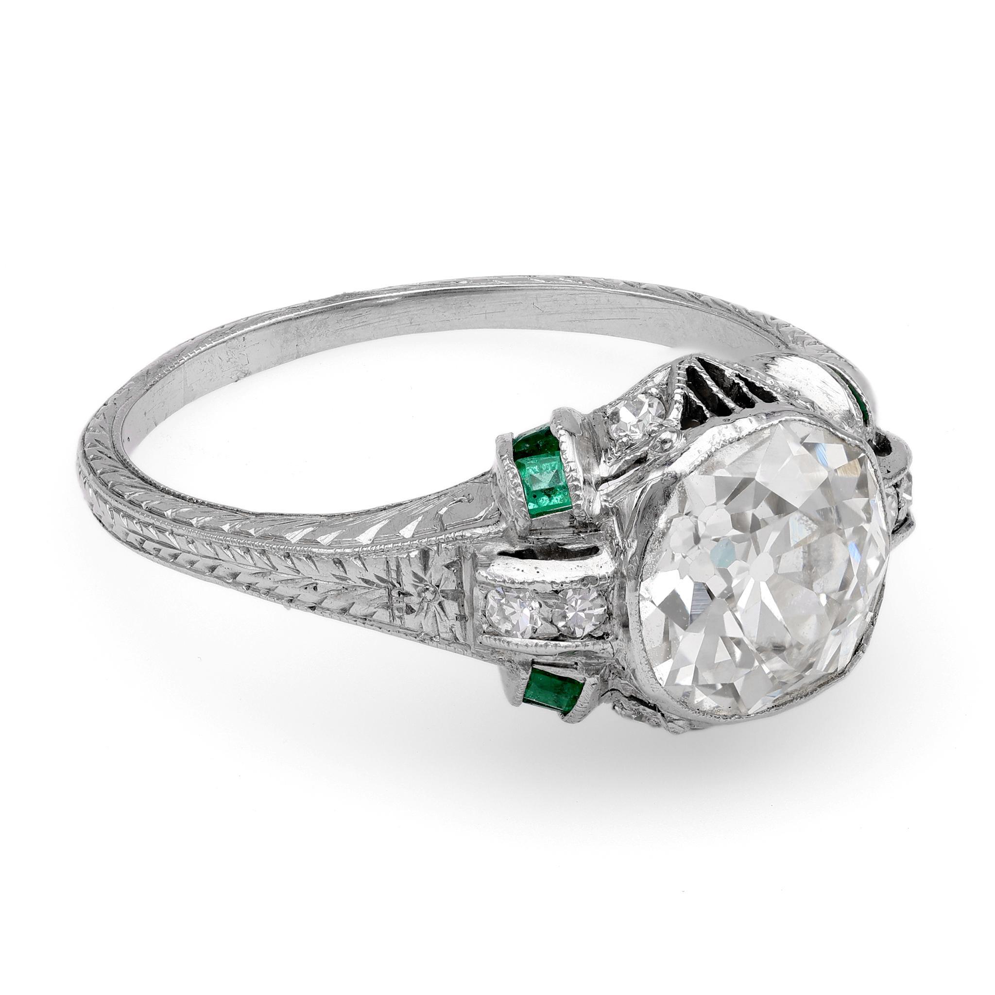 Edwardian Platinum and Emerald Ring In Excellent Condition In Beverly Hills, CA