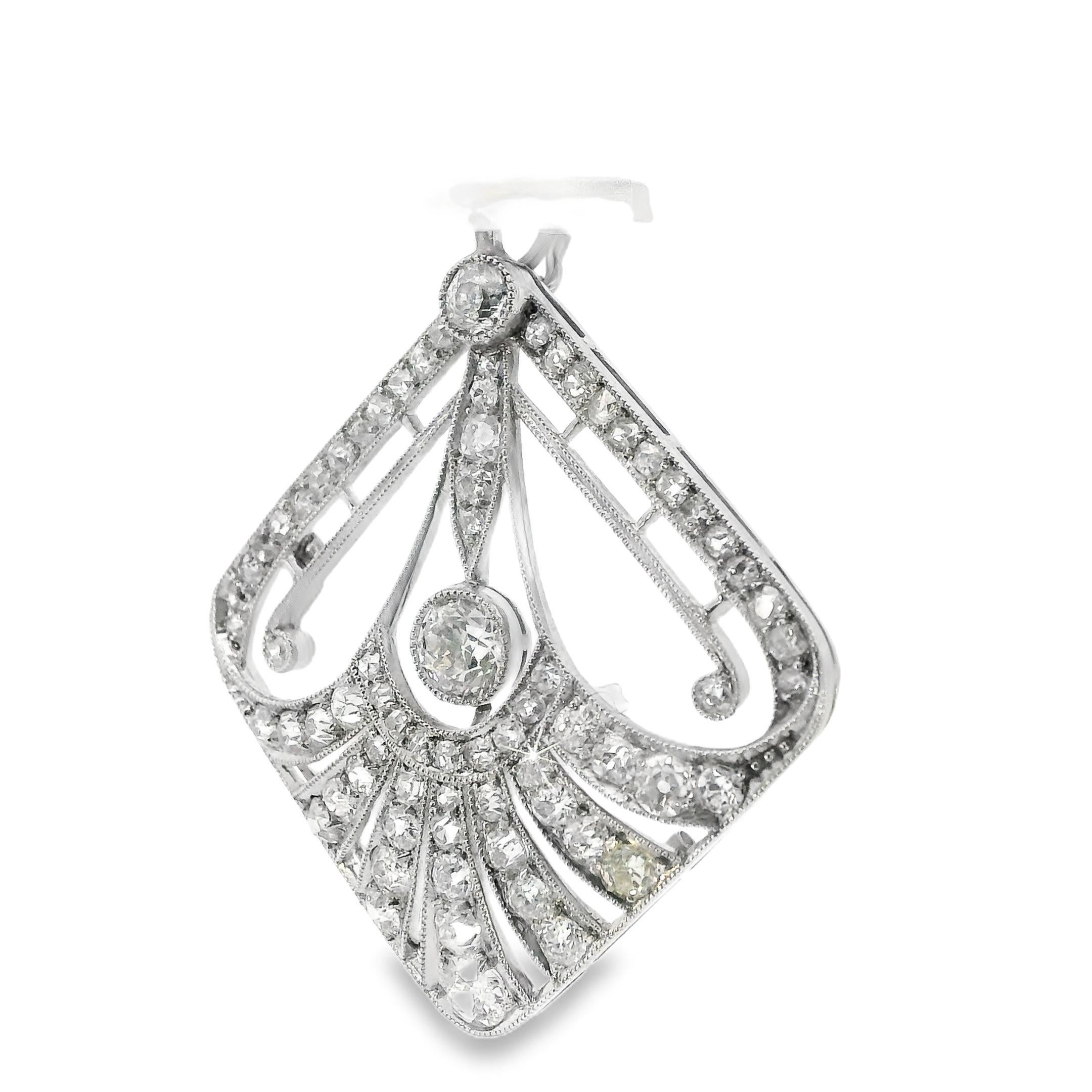 Taille mixte Pendentif édouardien en platine, poids total de 1,5 carat, datant d'environ 1910 en vente