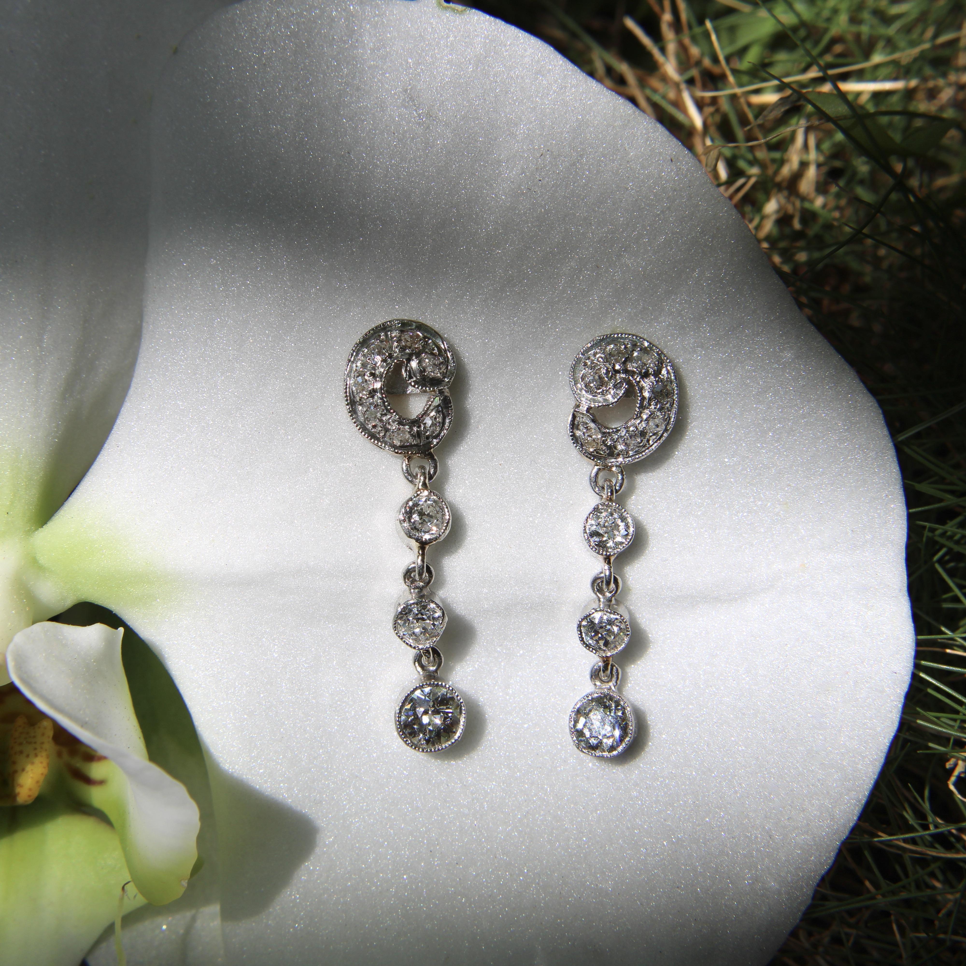 Édouardien Boucles d'oreilles pendantes édouardiennes en platine et diamant de taille européenne ancienne en vente